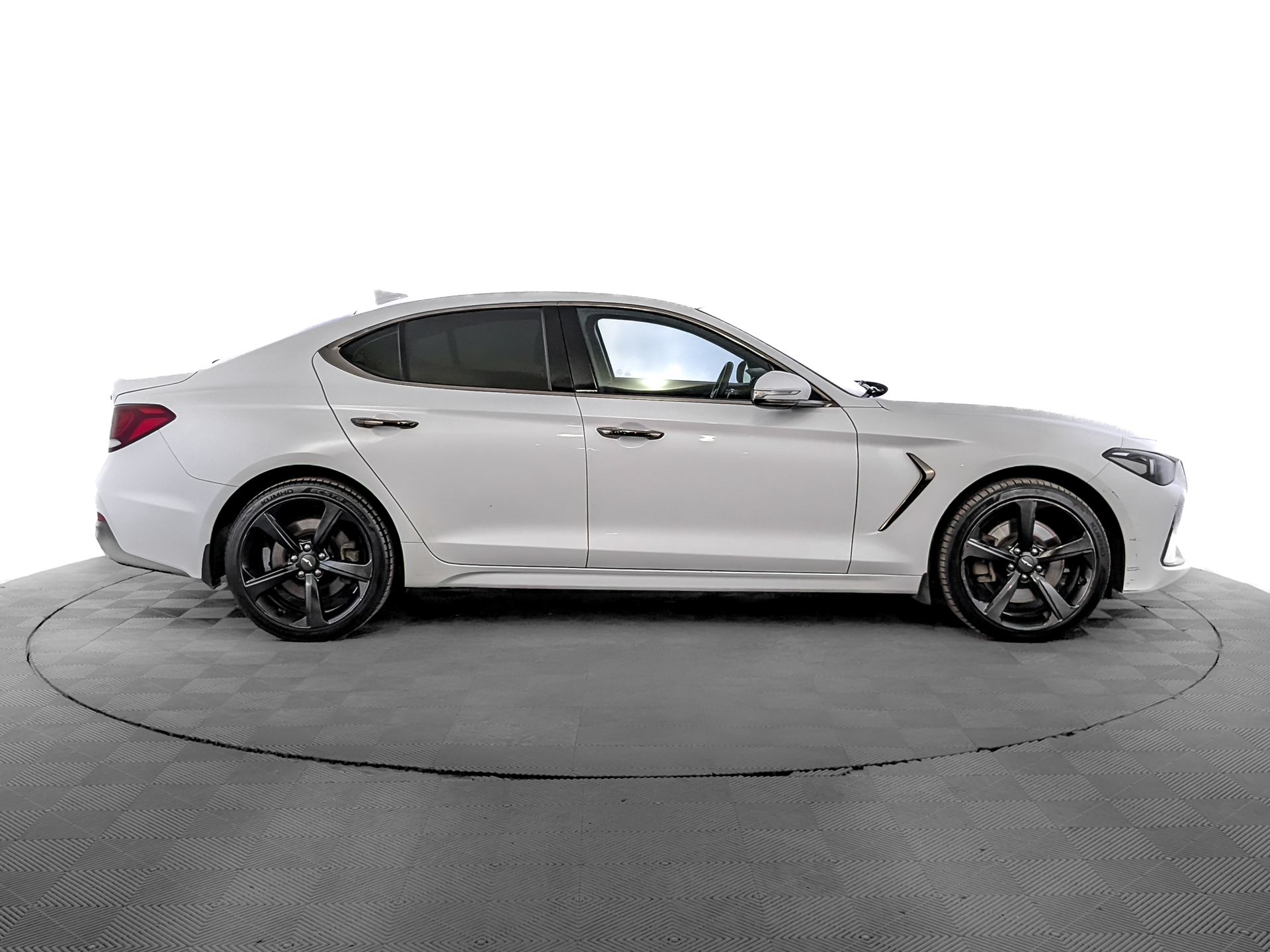 GENESIS G70 2.00 (247 л.с), автомат, 2021, пробег 124 724 км