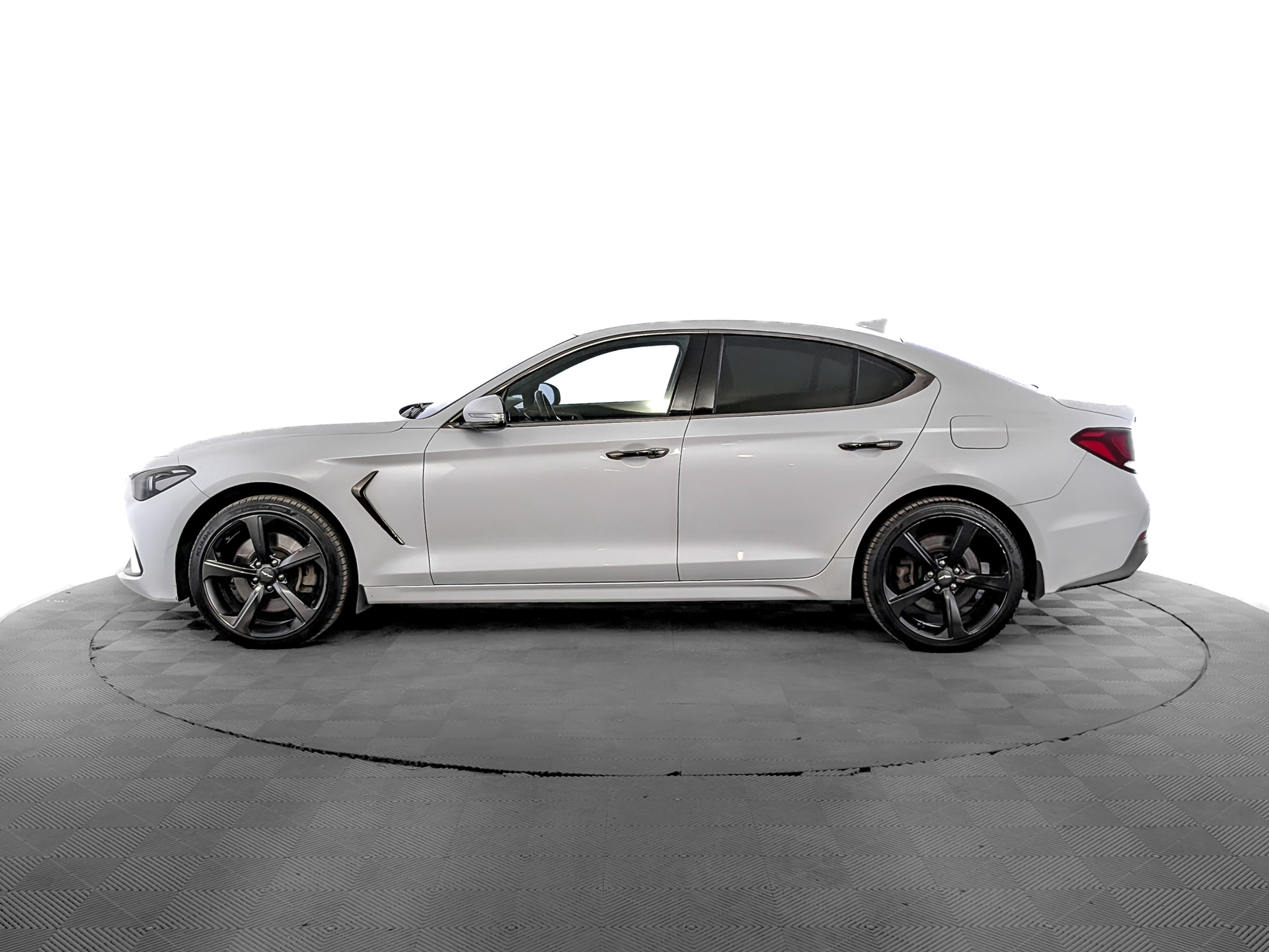 GENESIS G70 2.00 (247 л.с), автомат, 2021, пробег 124 724 км