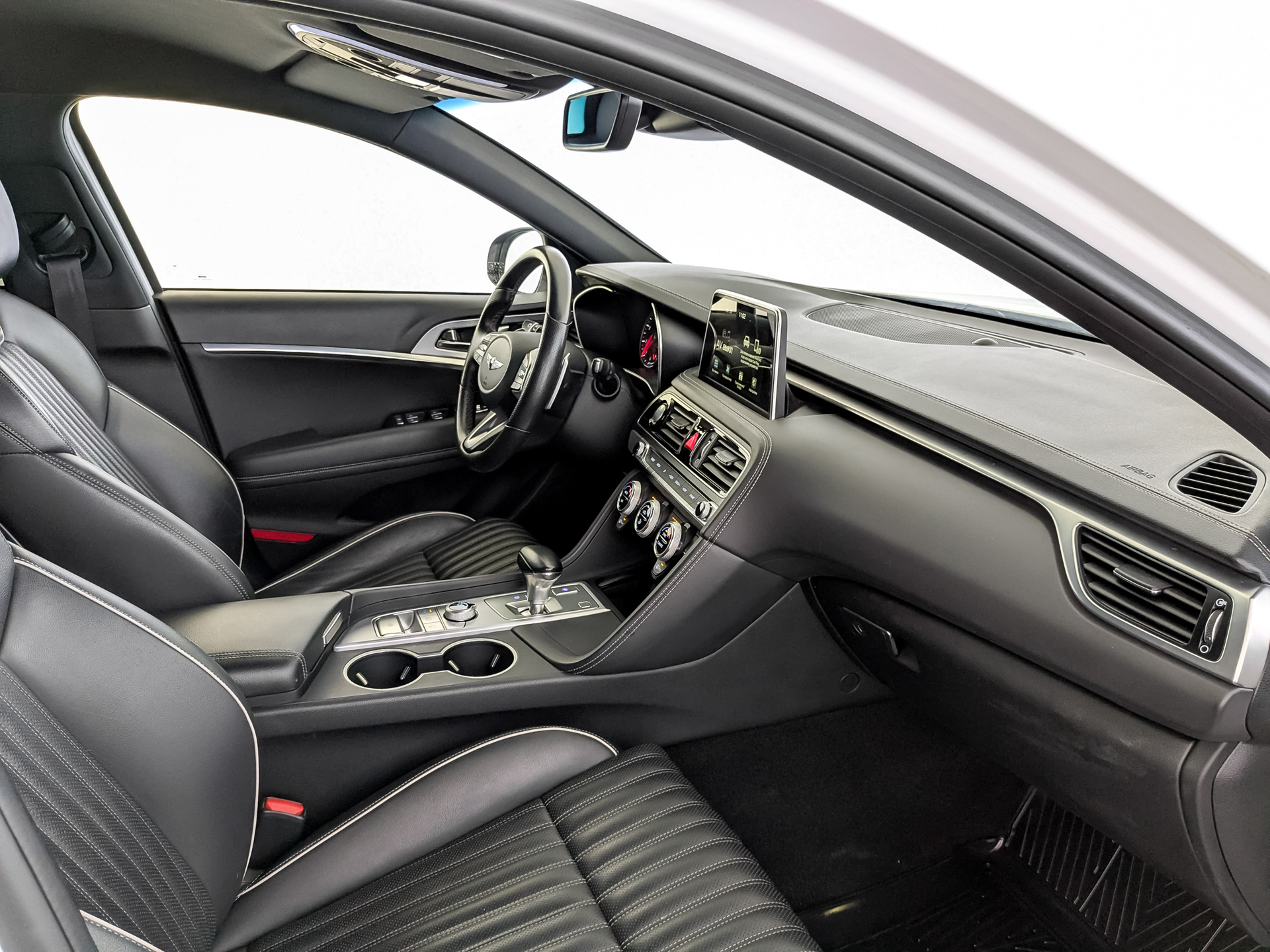 GENESIS G70 2.00 (247 л.с), автомат, 2021, пробег 124 724 км