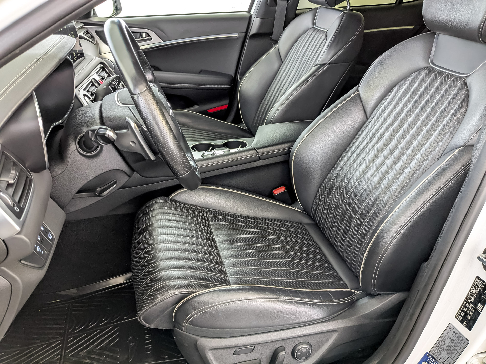 GENESIS G70 2.00 (247 л.с), автомат, 2021, пробег 124 724 км