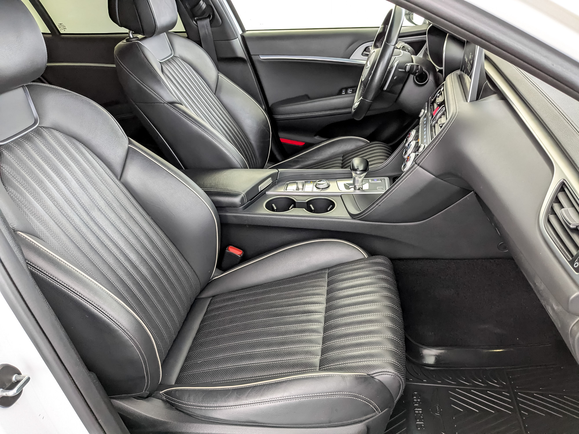 GENESIS G70 2.00 (247 л.с), автомат, 2021, пробег 124 724 км