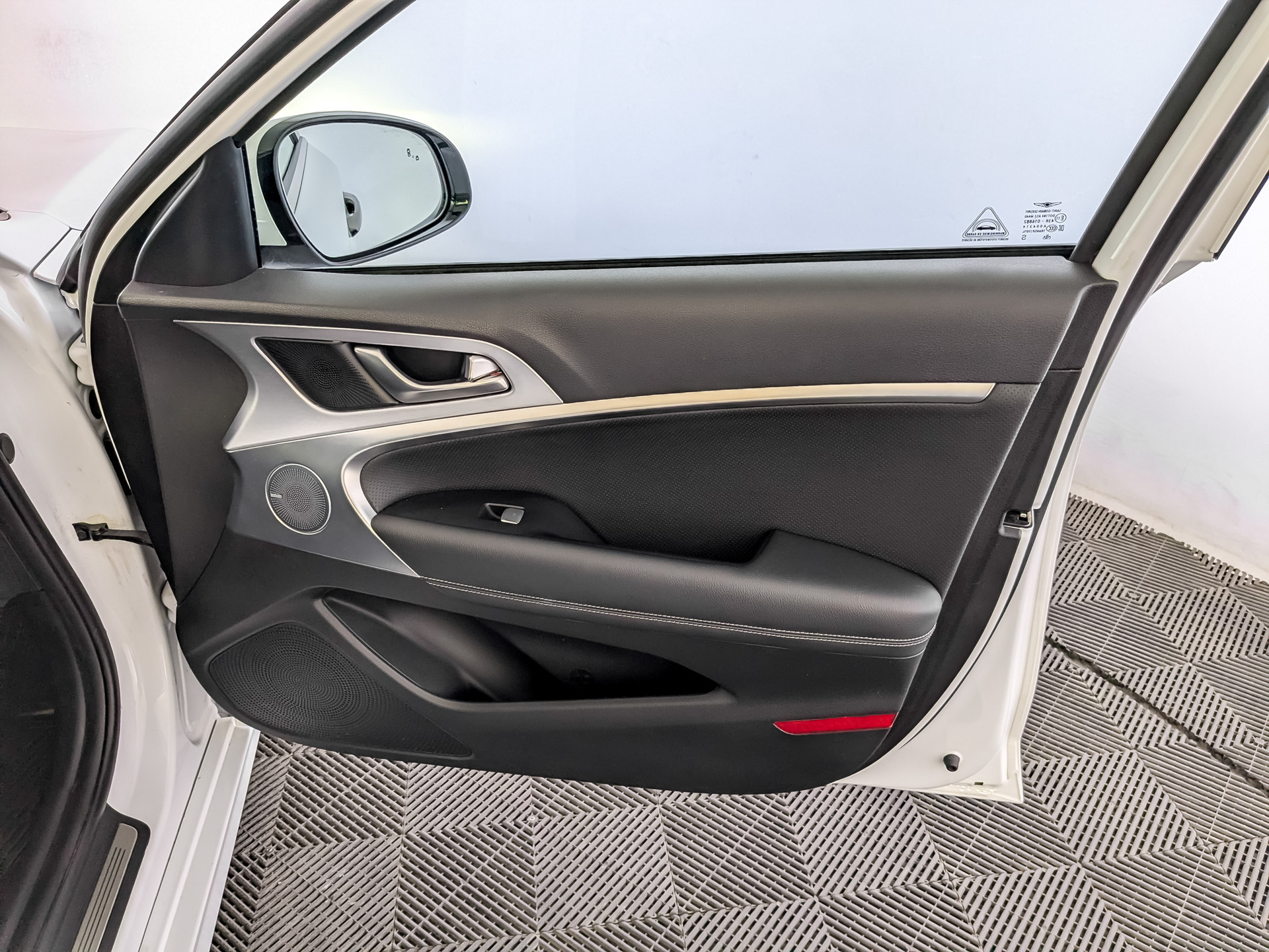 GENESIS G70 2.00 (247 л.с), автомат, 2021, пробег 124 724 км