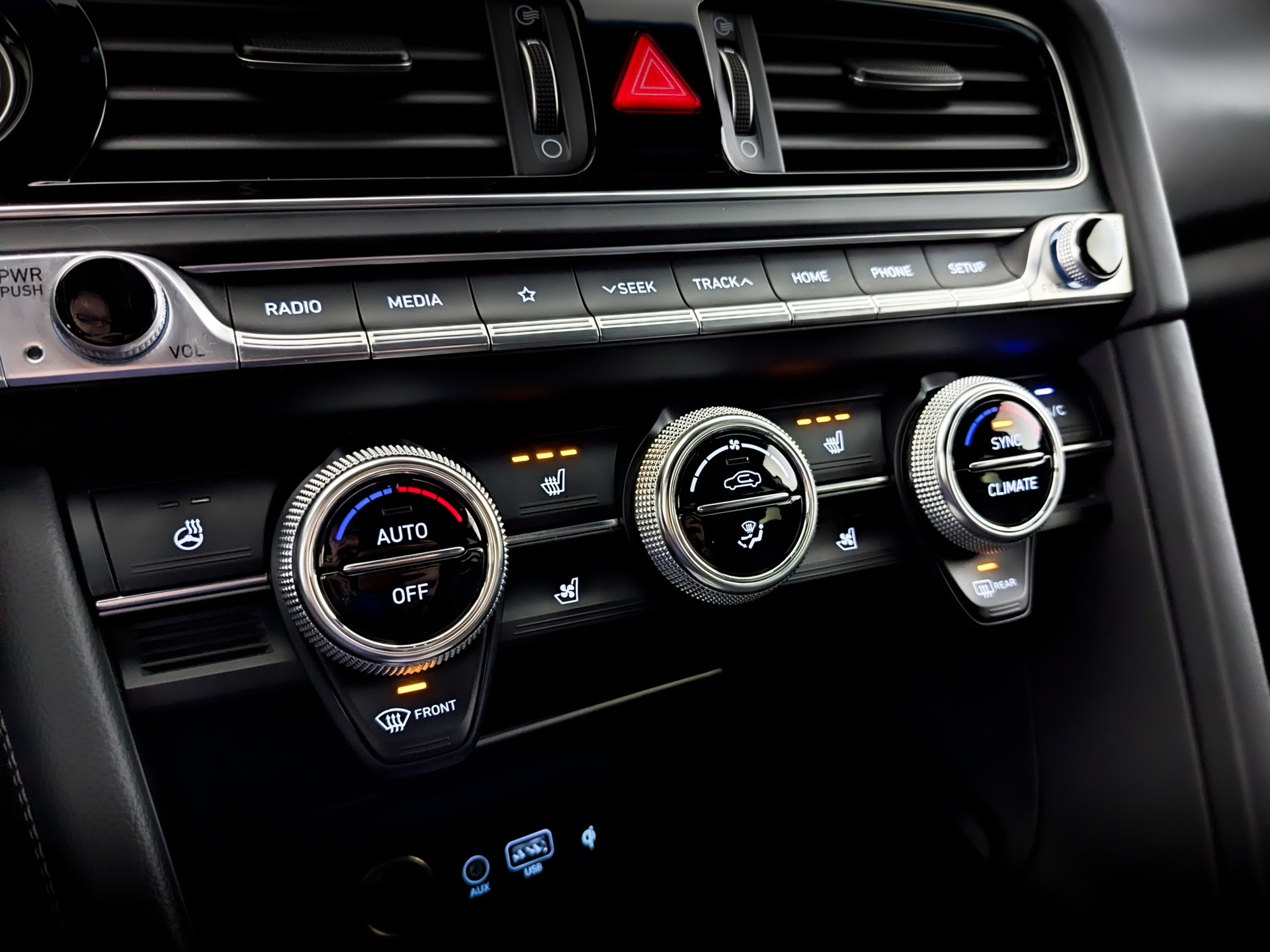 GENESIS G70 2.00 (247 л.с), автомат, 2021, пробег 124 724 км