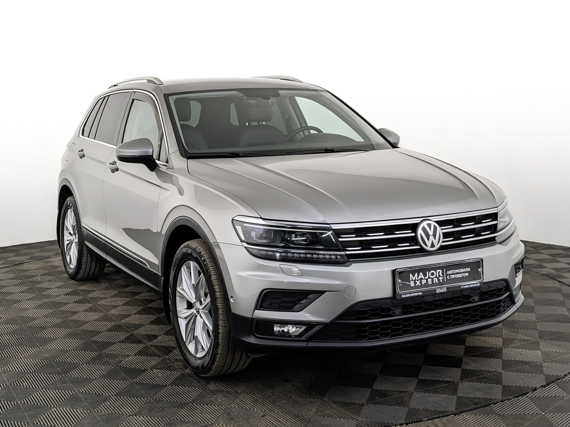 VOLKSWAGEN Tiguan 2.00 (180 л.с), автомат, 2018, пробег 62 715 км