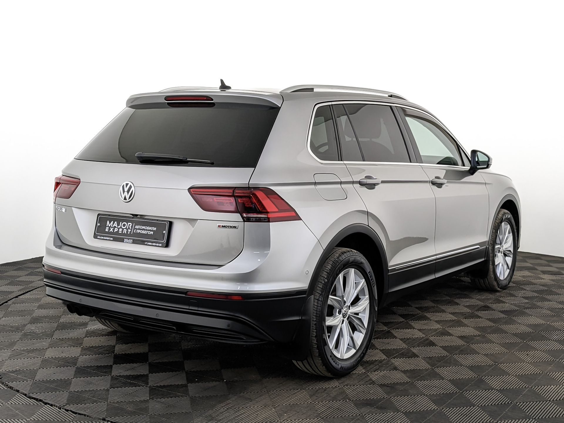 VOLKSWAGEN Tiguan 2.00 (180 л.с), автомат, 2018, пробег 62 715 км