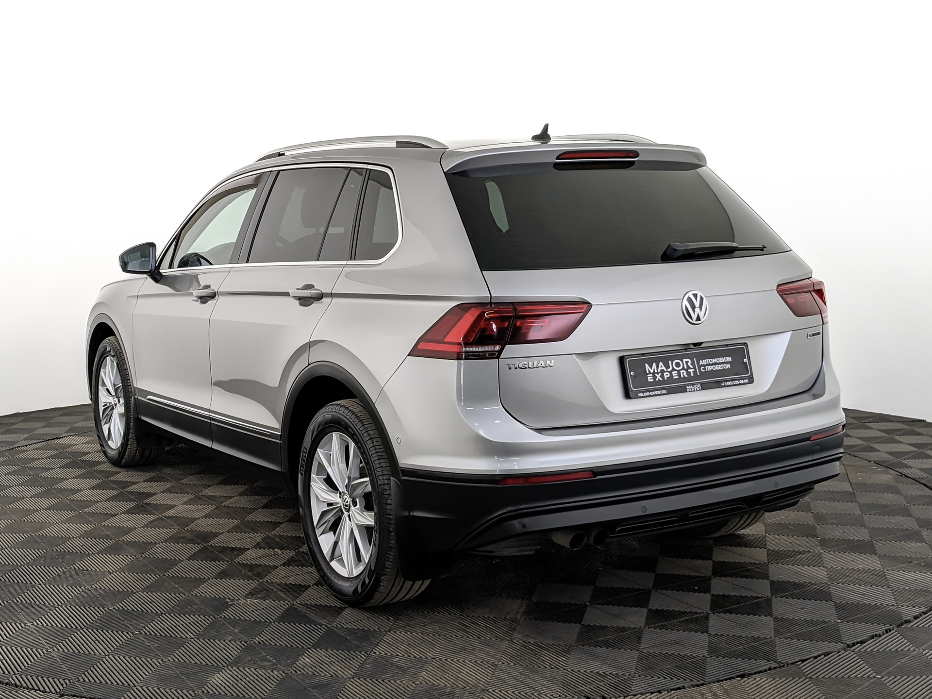 VOLKSWAGEN Tiguan 2.00 (180 л.с), автомат, 2018, пробег 62 715 км