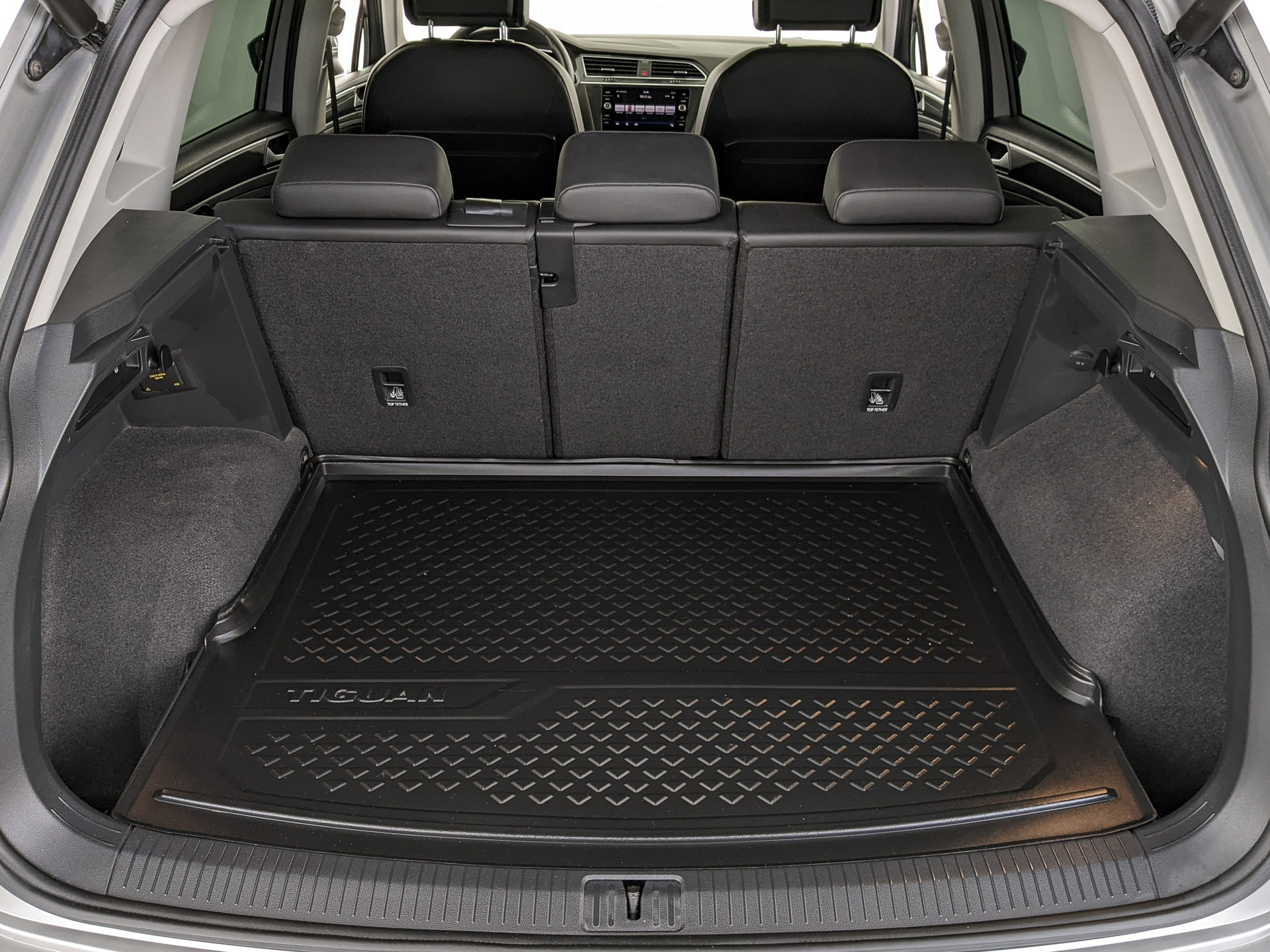 VOLKSWAGEN Tiguan 2.00 (180 л.с), автомат, 2018, пробег 62 715 км