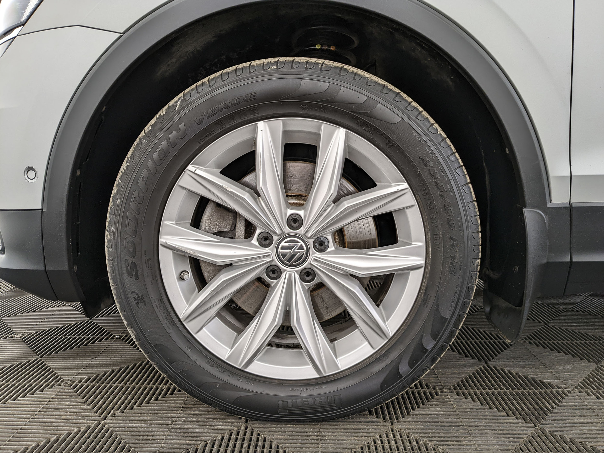 VOLKSWAGEN Tiguan 2.00 (180 л.с), автомат, 2018, пробег 62 715 км