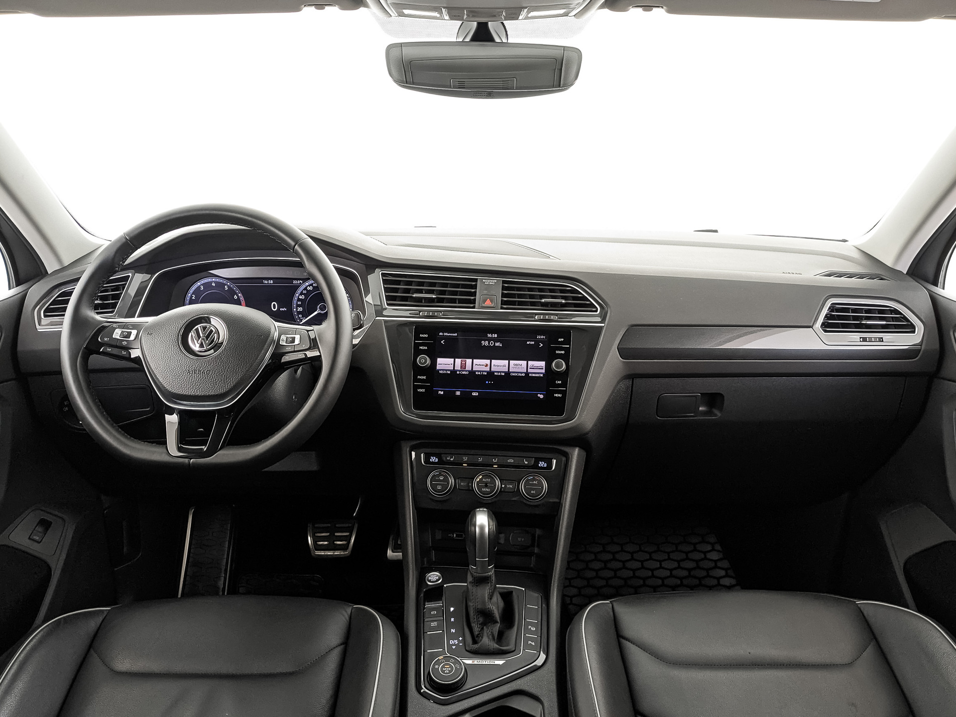 VOLKSWAGEN Tiguan 2.00 (180 л.с), автомат, 2018, пробег 62 715 км