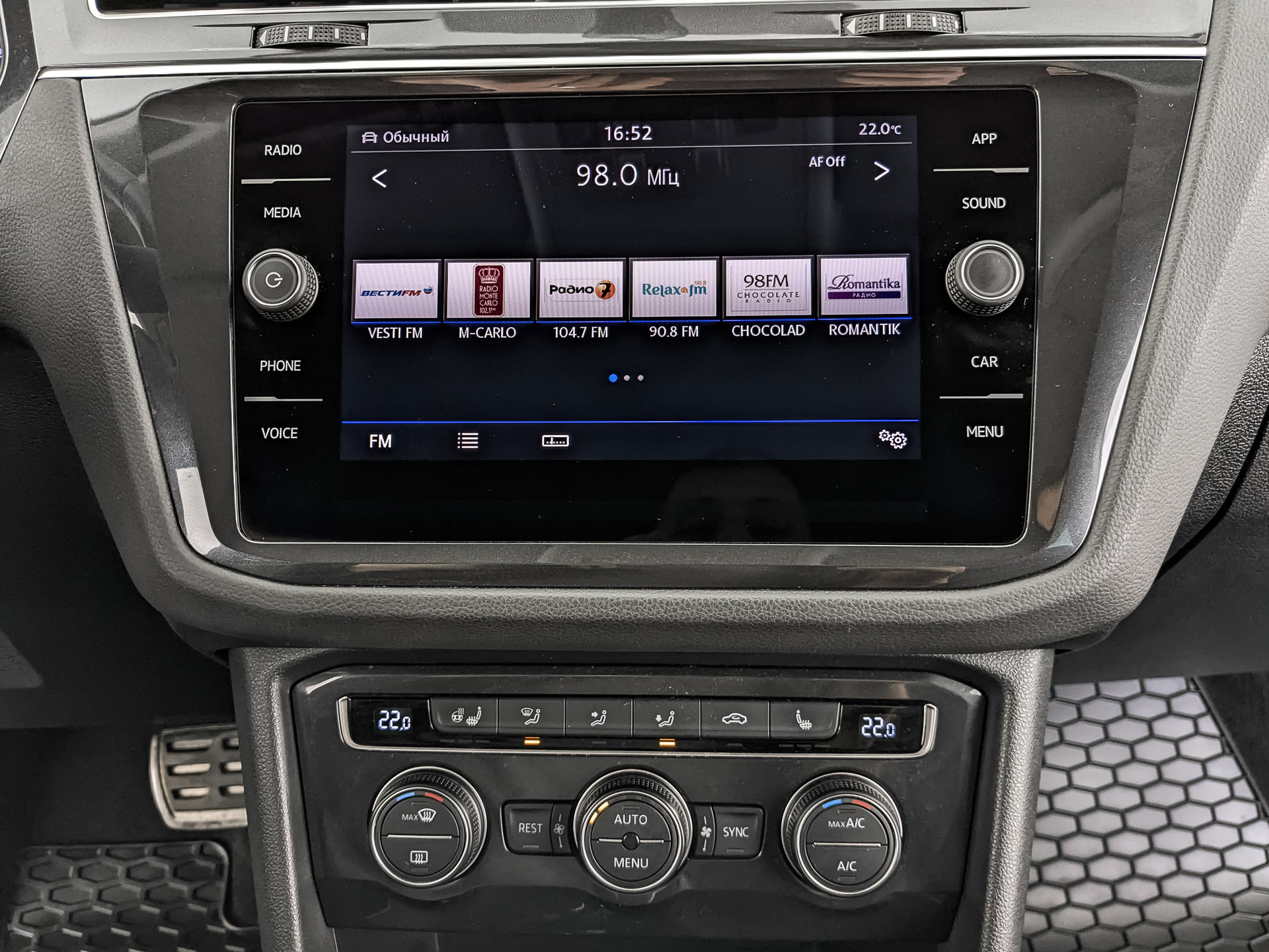 VOLKSWAGEN Tiguan 2.00 (180 л.с), автомат, 2018, пробег 62 715 км