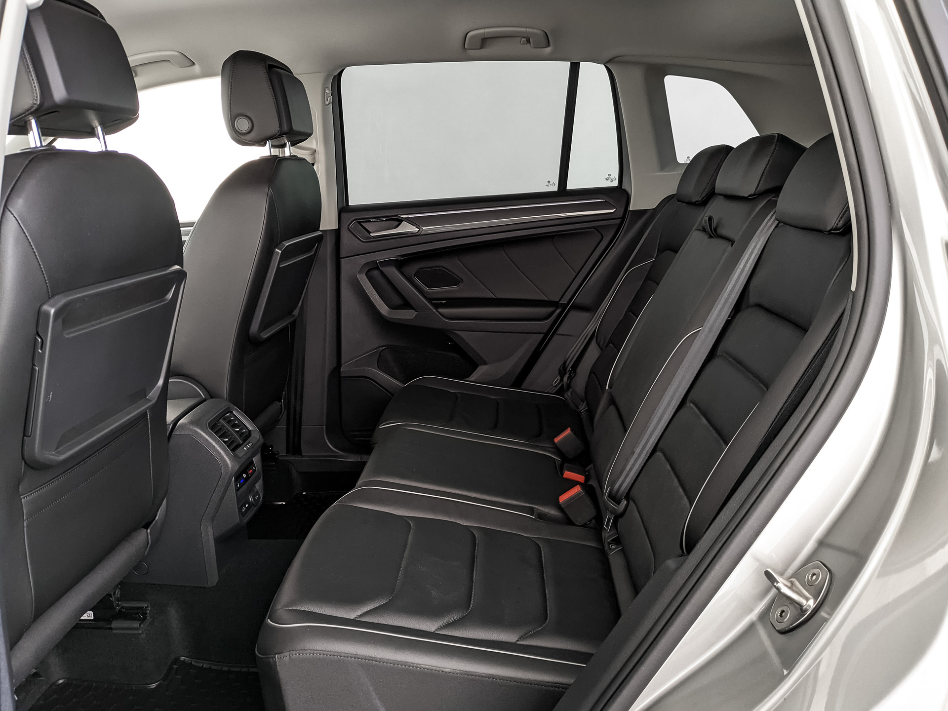 VOLKSWAGEN Tiguan 2.00 (180 л.с), автомат, 2018, пробег 62 715 км