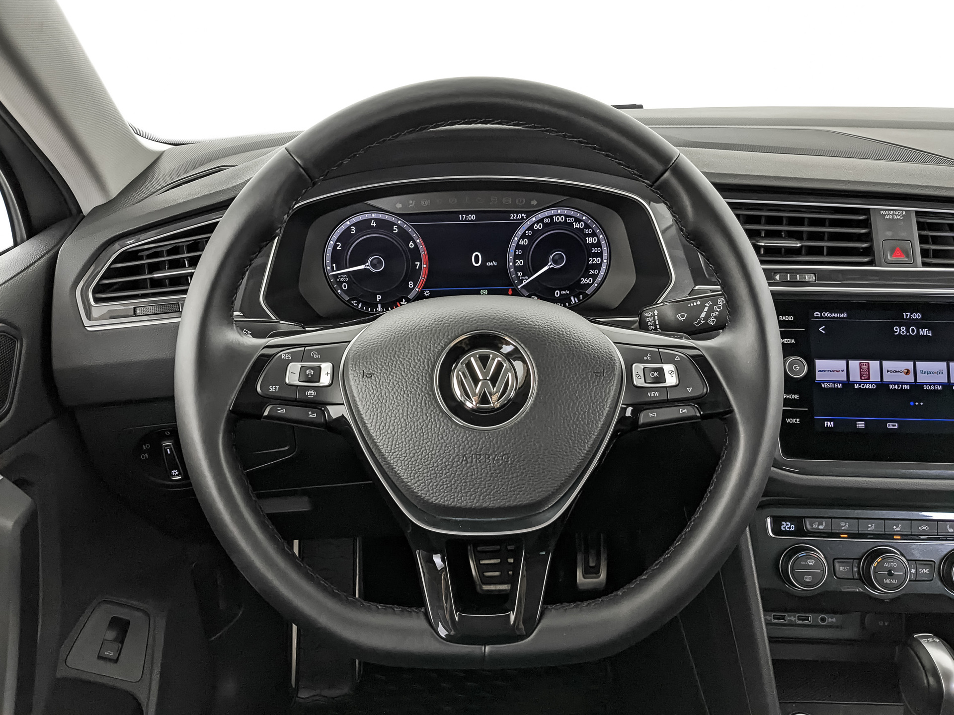 VOLKSWAGEN Tiguan 2.00 (180 л.с), автомат, 2018, пробег 62 715 км