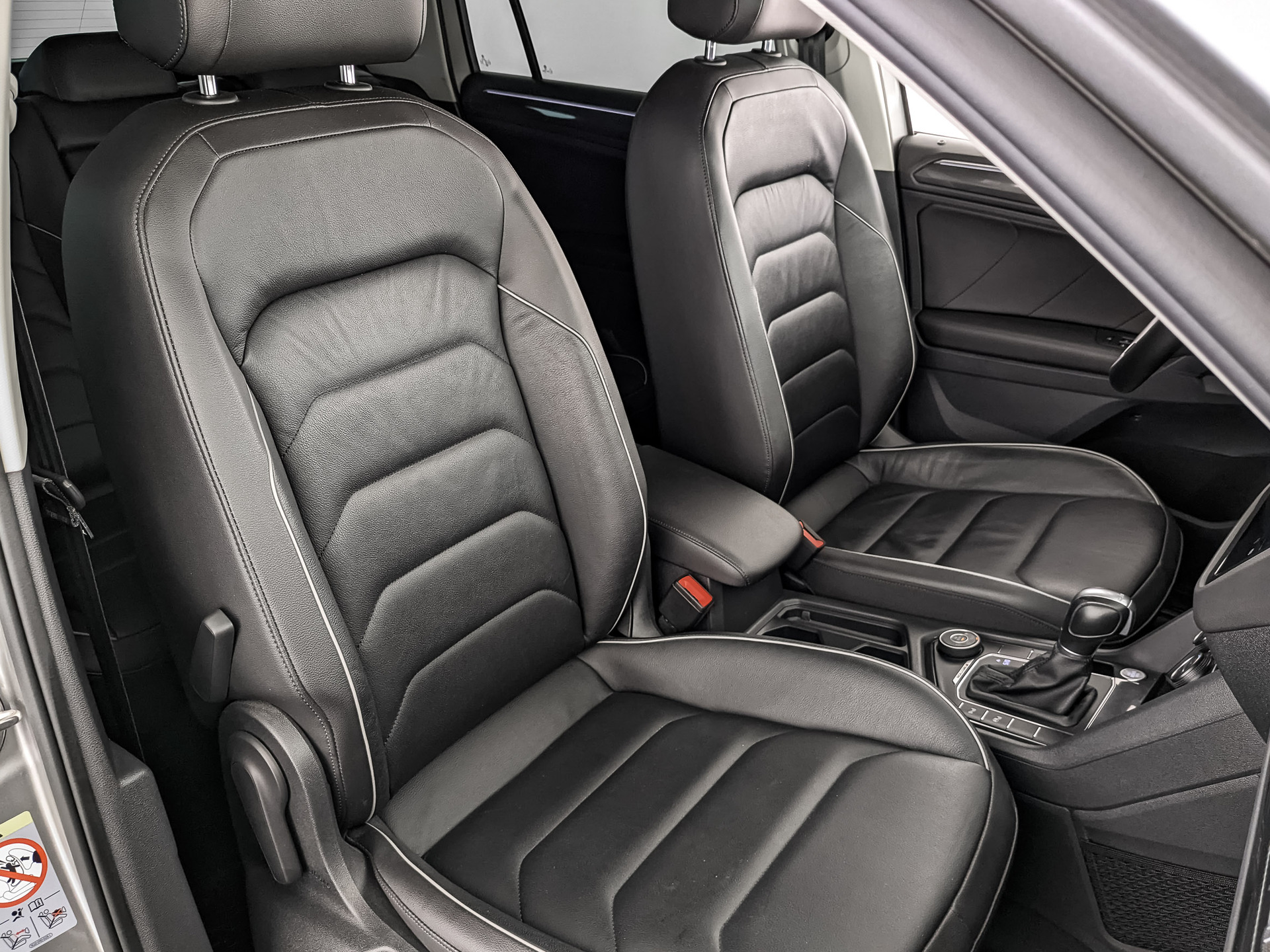 VOLKSWAGEN Tiguan 2.00 (180 л.с), автомат, 2018, пробег 62 715 км