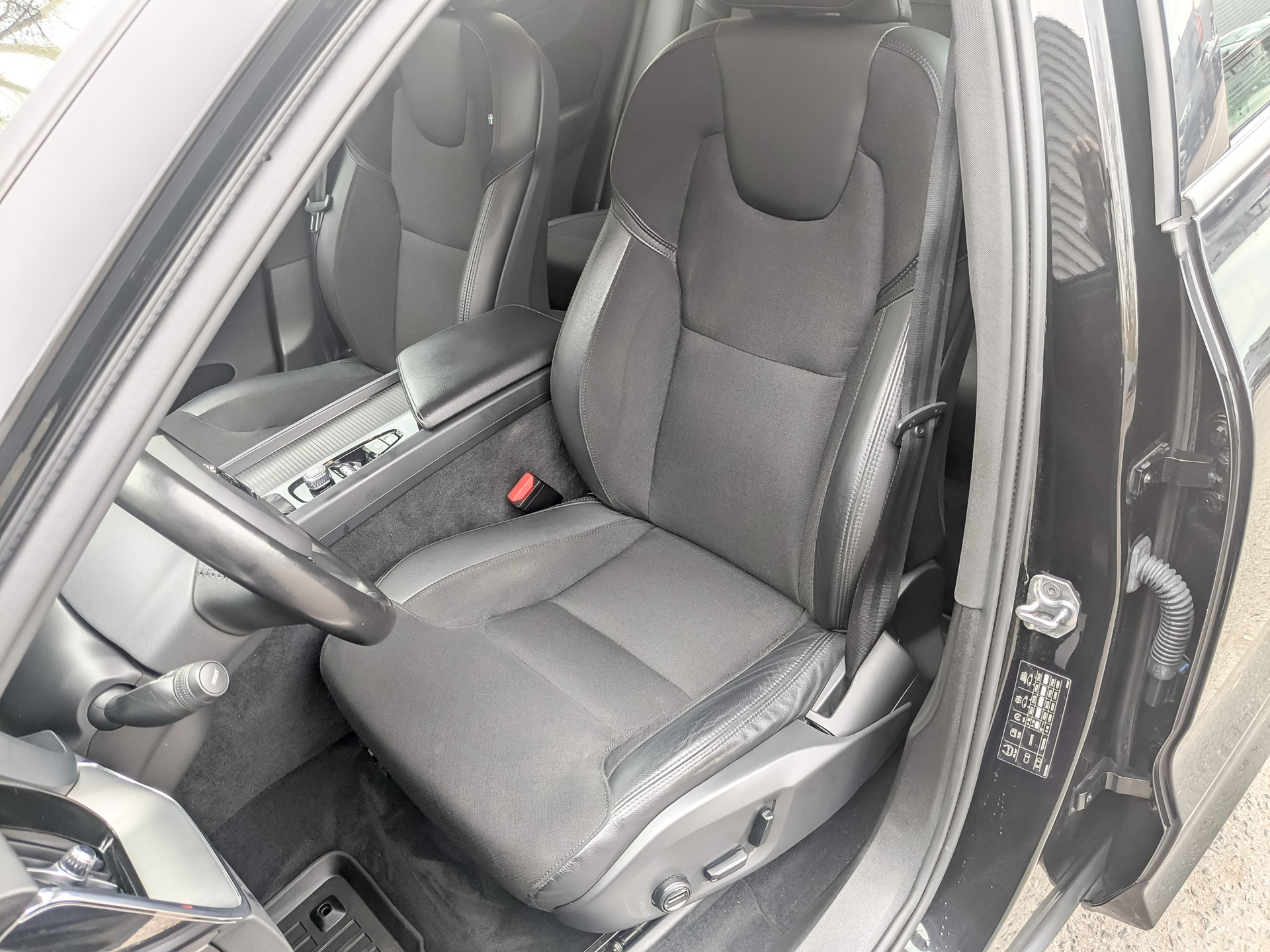 VOLVO XC60 2.00 (190 л.с), автомат, 2020, пробег 119 678 км