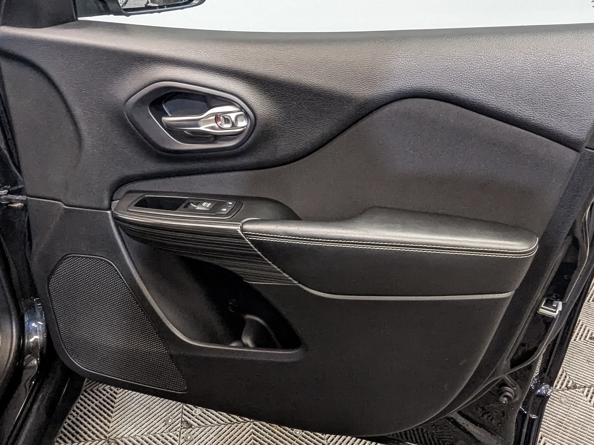 JEEP Cherokee 2.40 (177 л.с), автомат, 2014, пробег 113 676 км