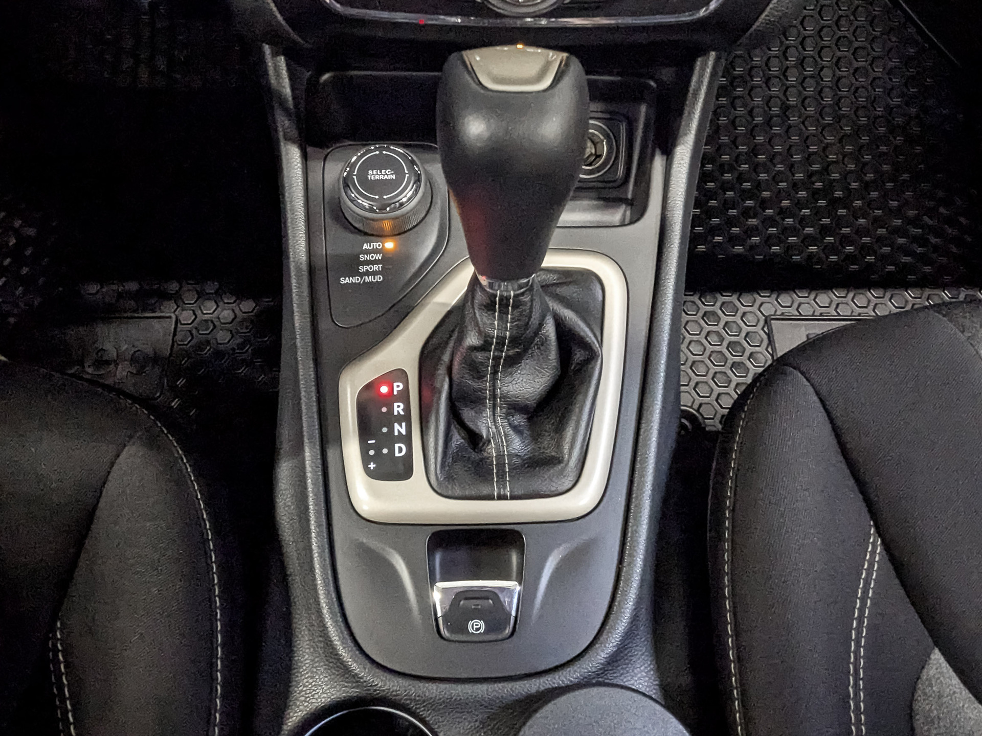 JEEP Cherokee 2.40 (177 л.с), автомат, 2014, пробег 113 676 км