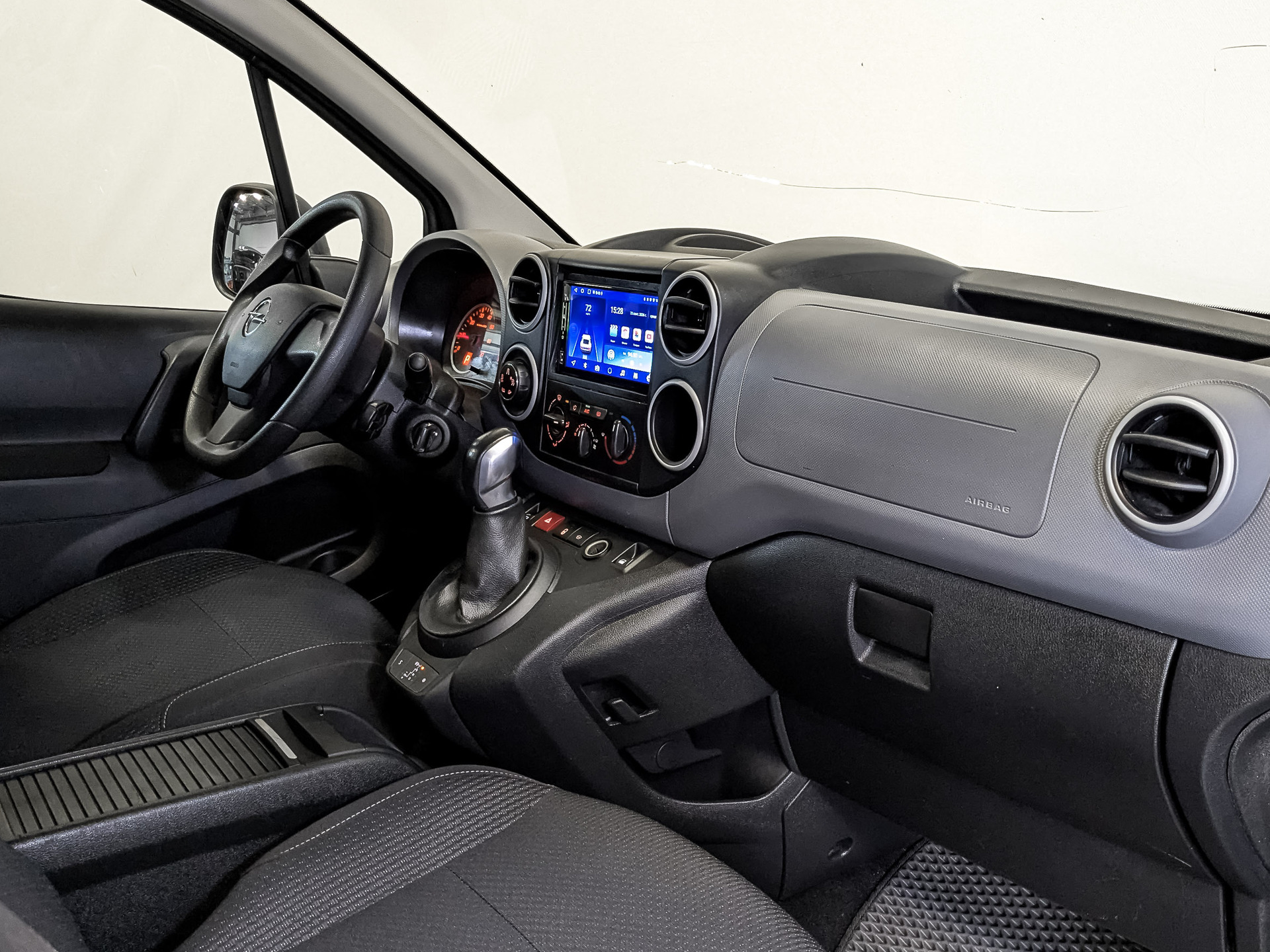 OPEL Combo 1.60 (115 л.с), автомат, 2021, пробег 82 804 км
