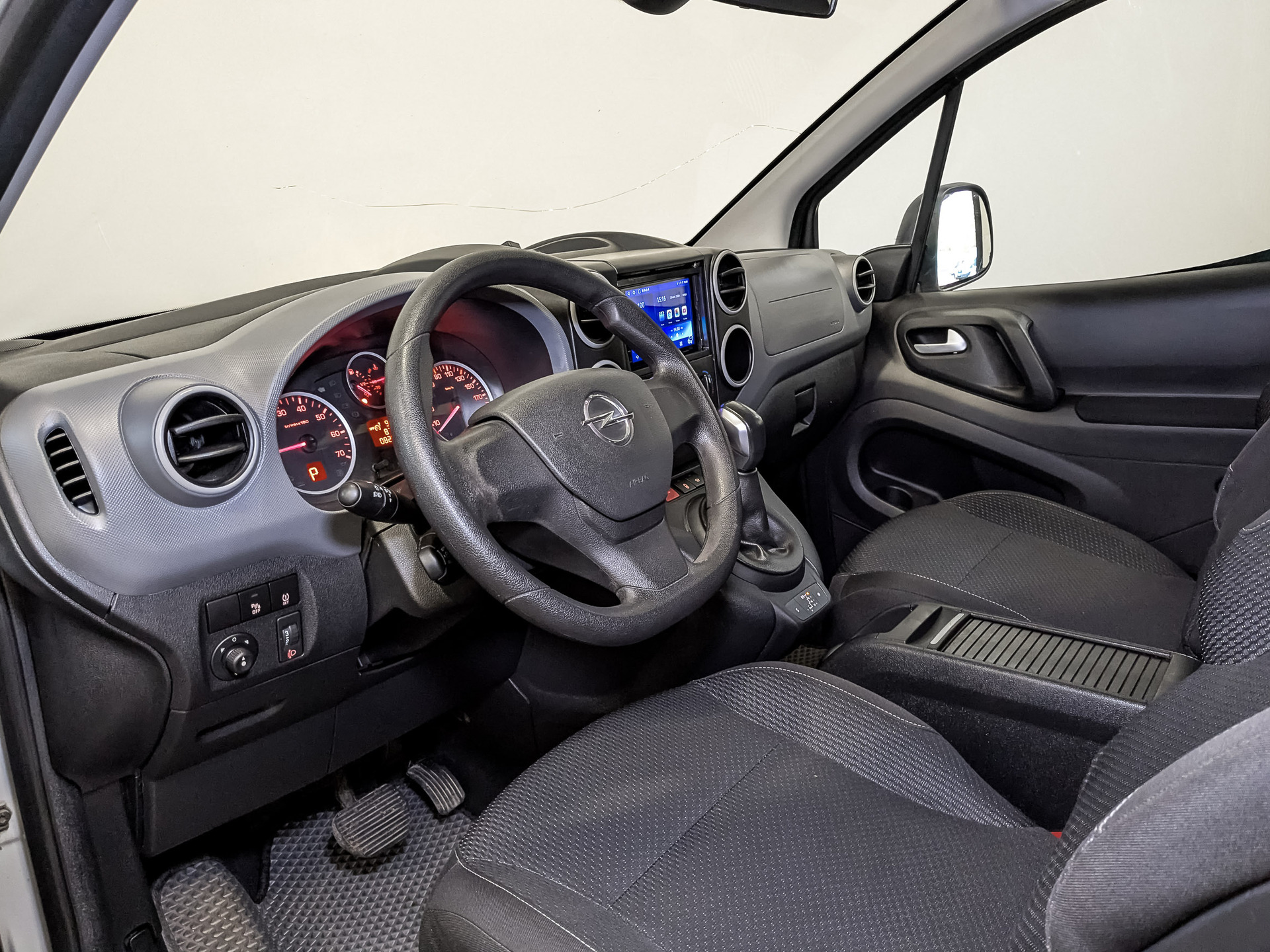 OPEL Combo 1.60 (115 л.с), автомат, 2021, пробег 82 804 км