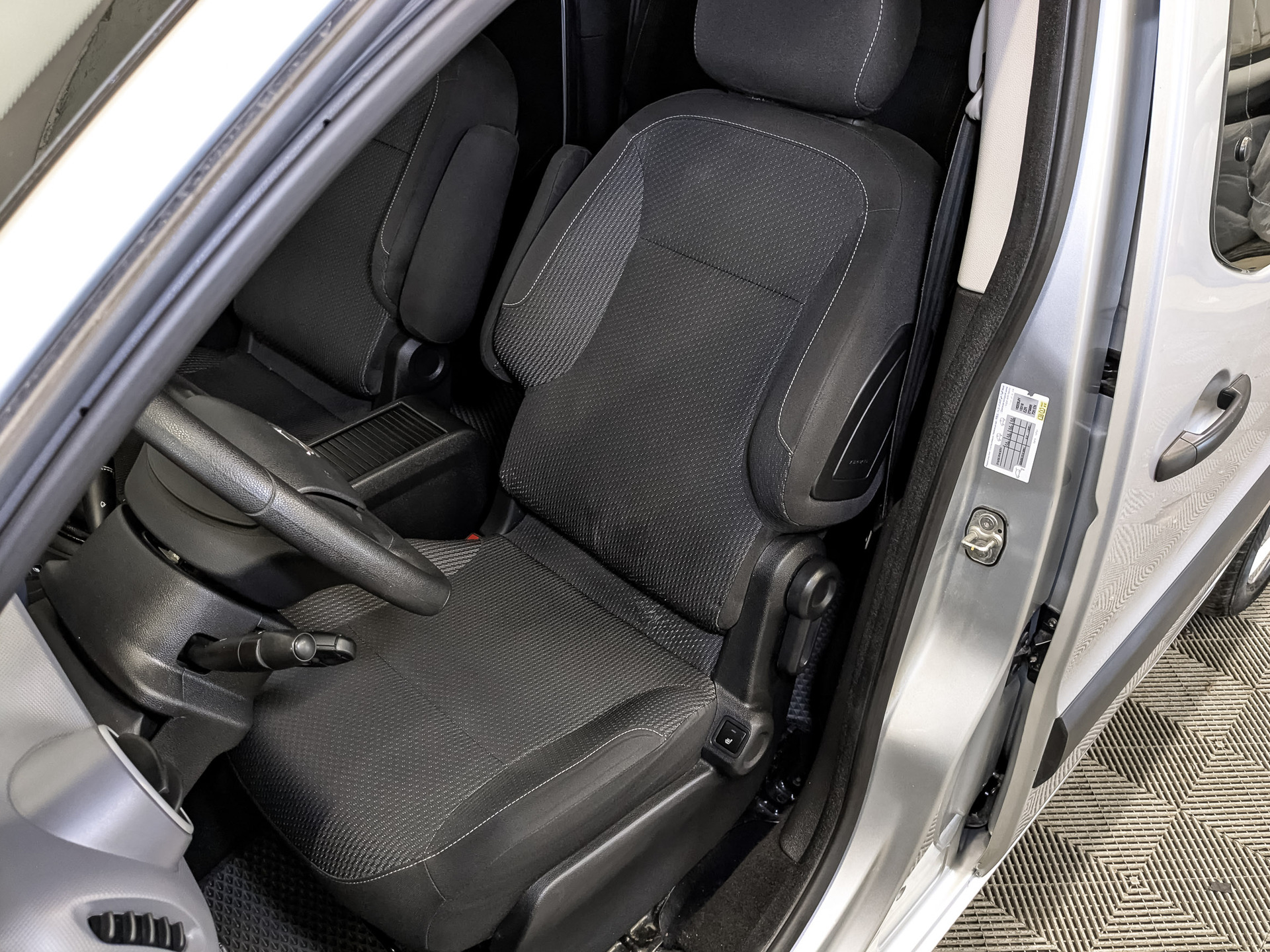 OPEL Combo 1.60 (115 л.с), автомат, 2021, пробег 82 804 км