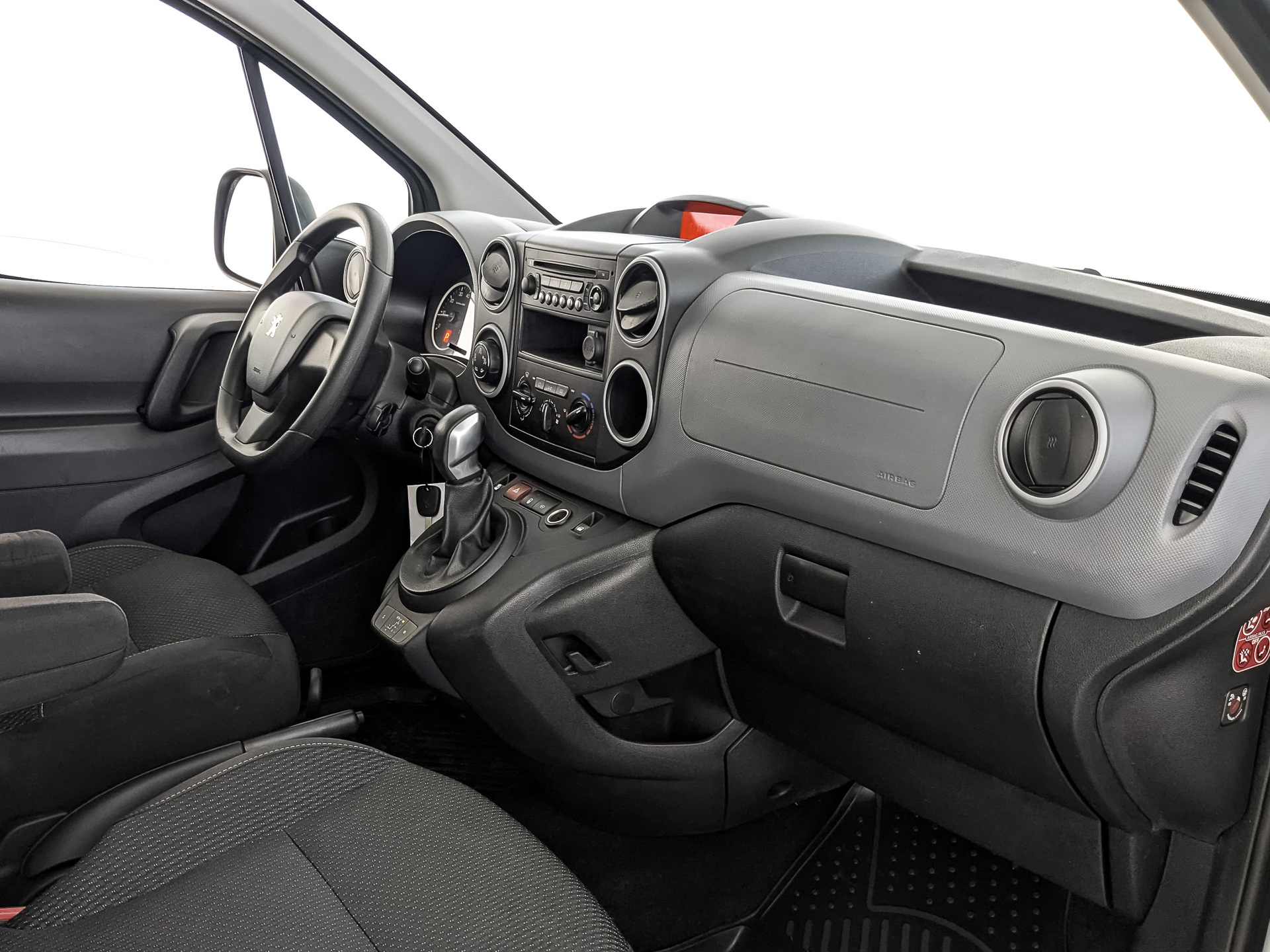 PEUGEOT Partner 1.60 (115 л.с), автомат, 2021, пробег 104 294 км