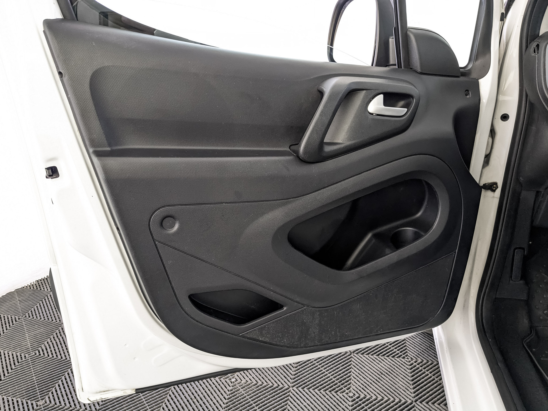 PEUGEOT Partner 1.60 (115 л.с), автомат, 2021, пробег 104 294 км