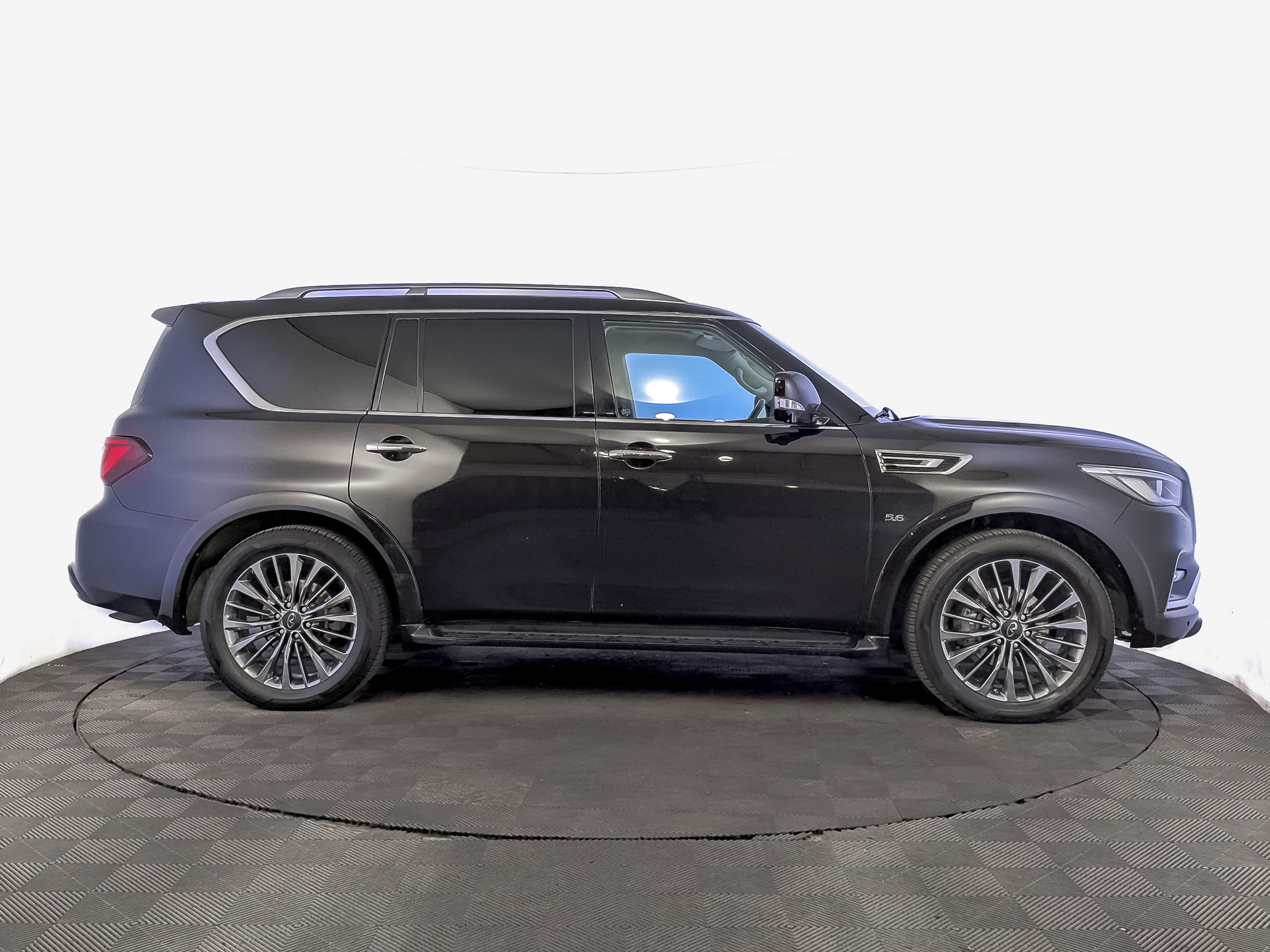 INFINITI QX80 5.60 (405 л.с), автомат, 2019, пробег 137 396 км