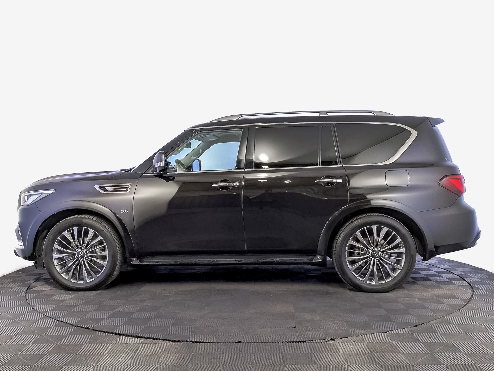 INFINITI QX80 5.60 (405 л.с), автомат, 2019, пробег 137 396 км