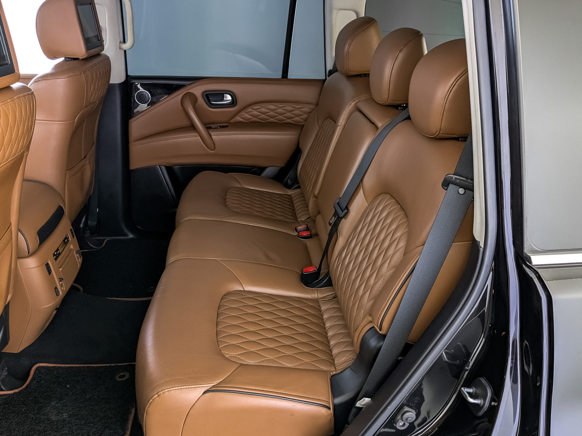 INFINITI QX80 5.60 (405 л.с), автомат, 2019, пробег 137 396 км