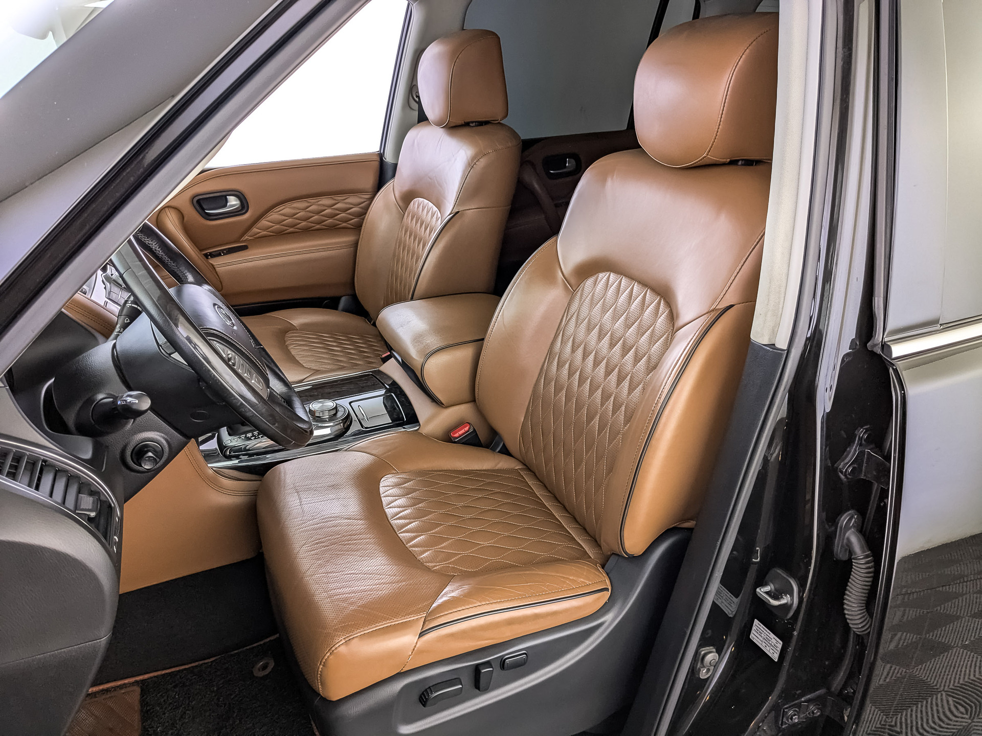 INFINITI QX80 5.60 (405 л.с), автомат, 2019, пробег 137 396 км