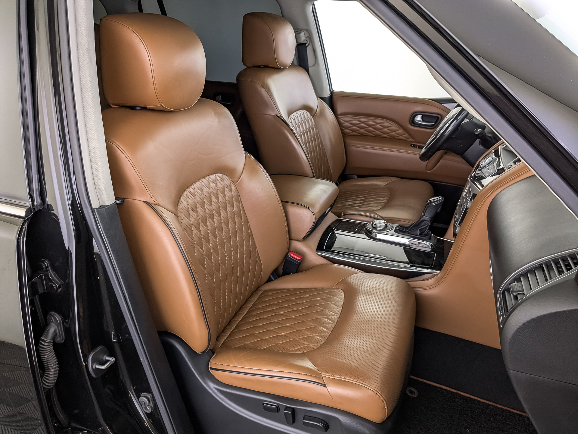 INFINITI QX80 5.60 (405 л.с), автомат, 2019, пробег 137 396 км