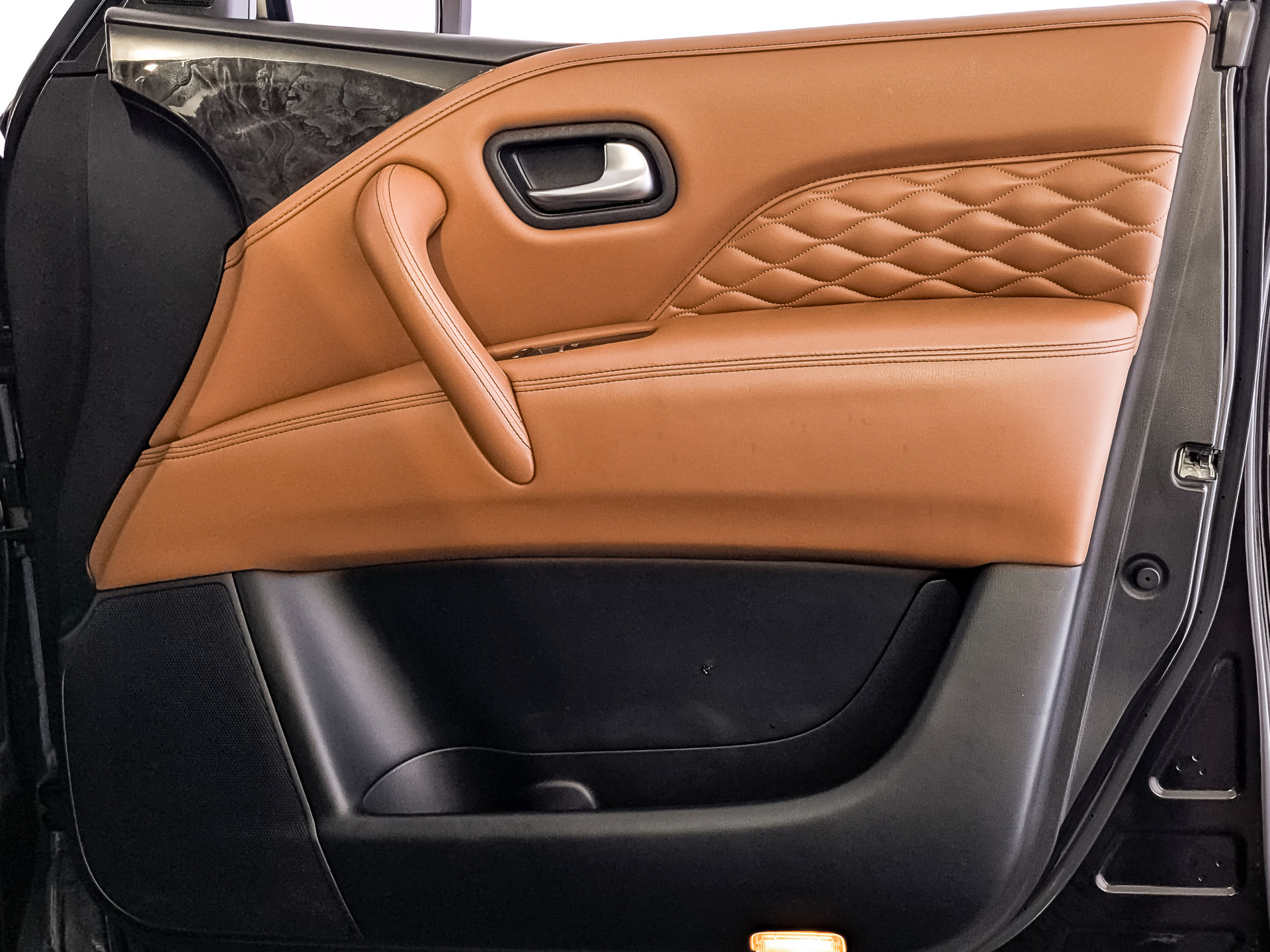 INFINITI QX80 5.60 (405 л.с), автомат, 2019, пробег 137 396 км