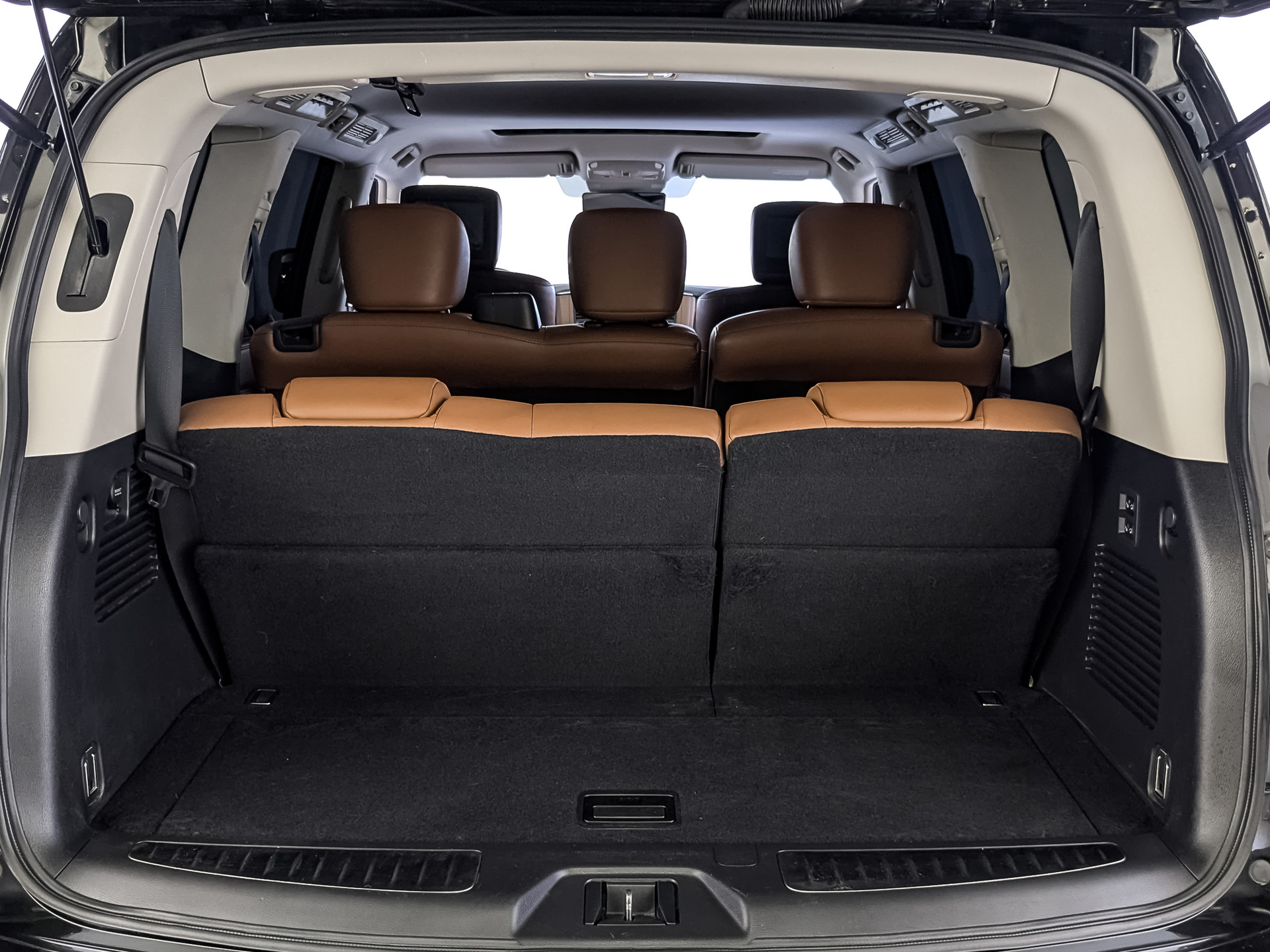 INFINITI QX80 5.60 (405 л.с), автомат, 2019, пробег 137 396 км