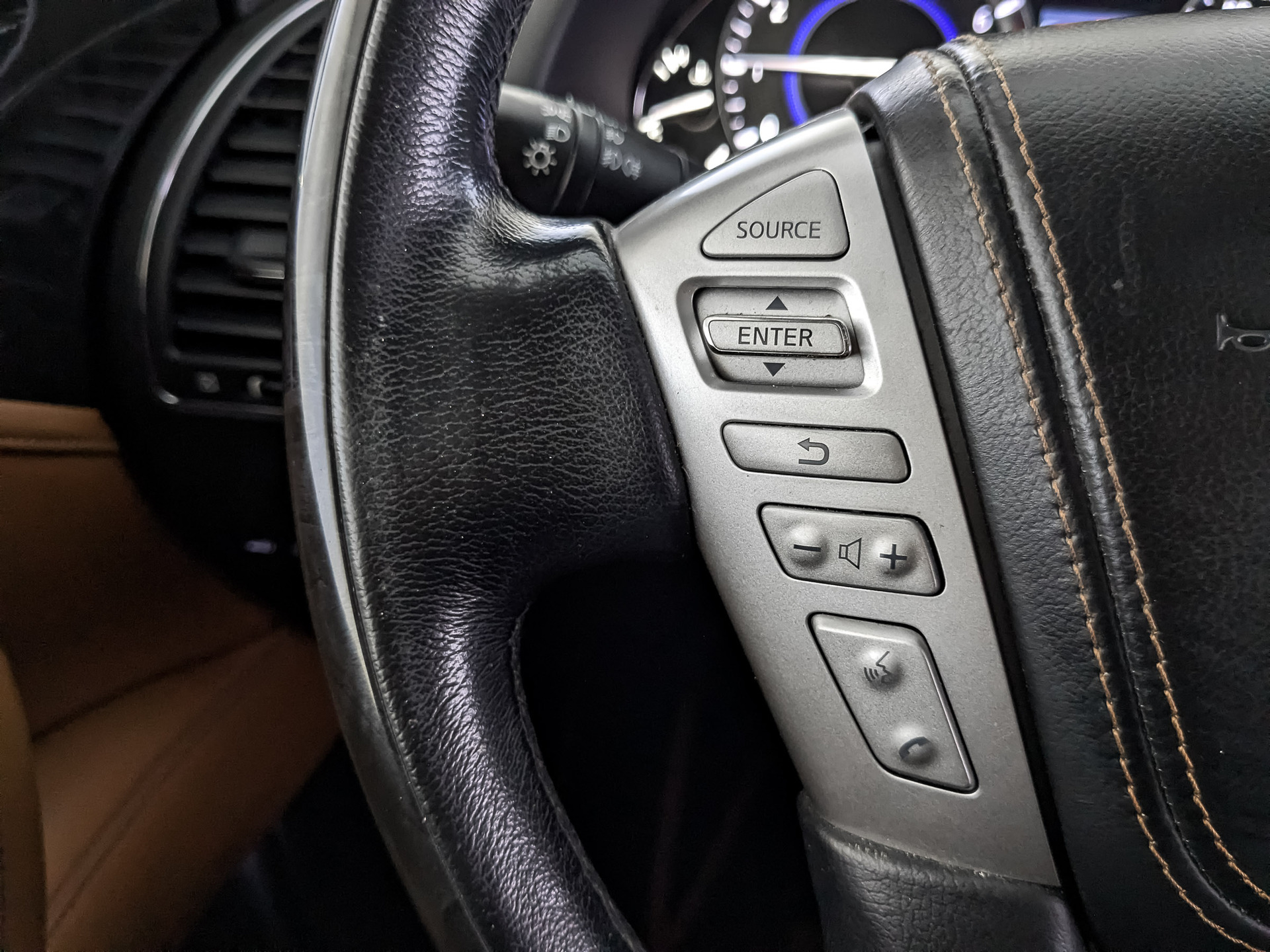 INFINITI QX80 5.60 (405 л.с), автомат, 2019, пробег 137 396 км