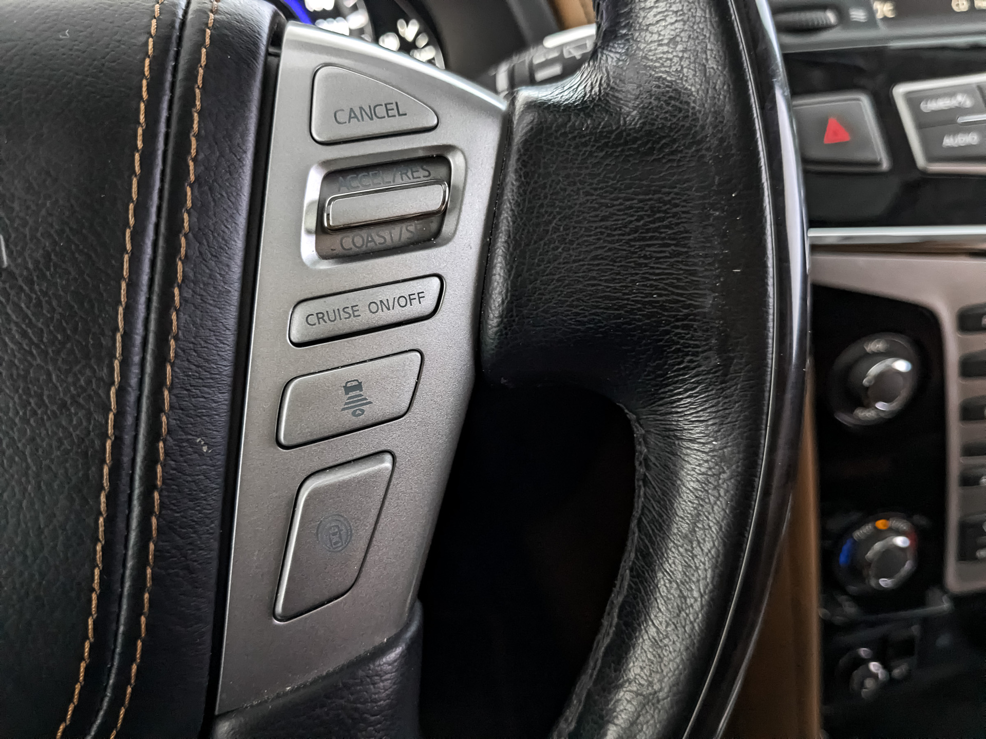 INFINITI QX80 5.60 (405 л.с), автомат, 2019, пробег 137 396 км