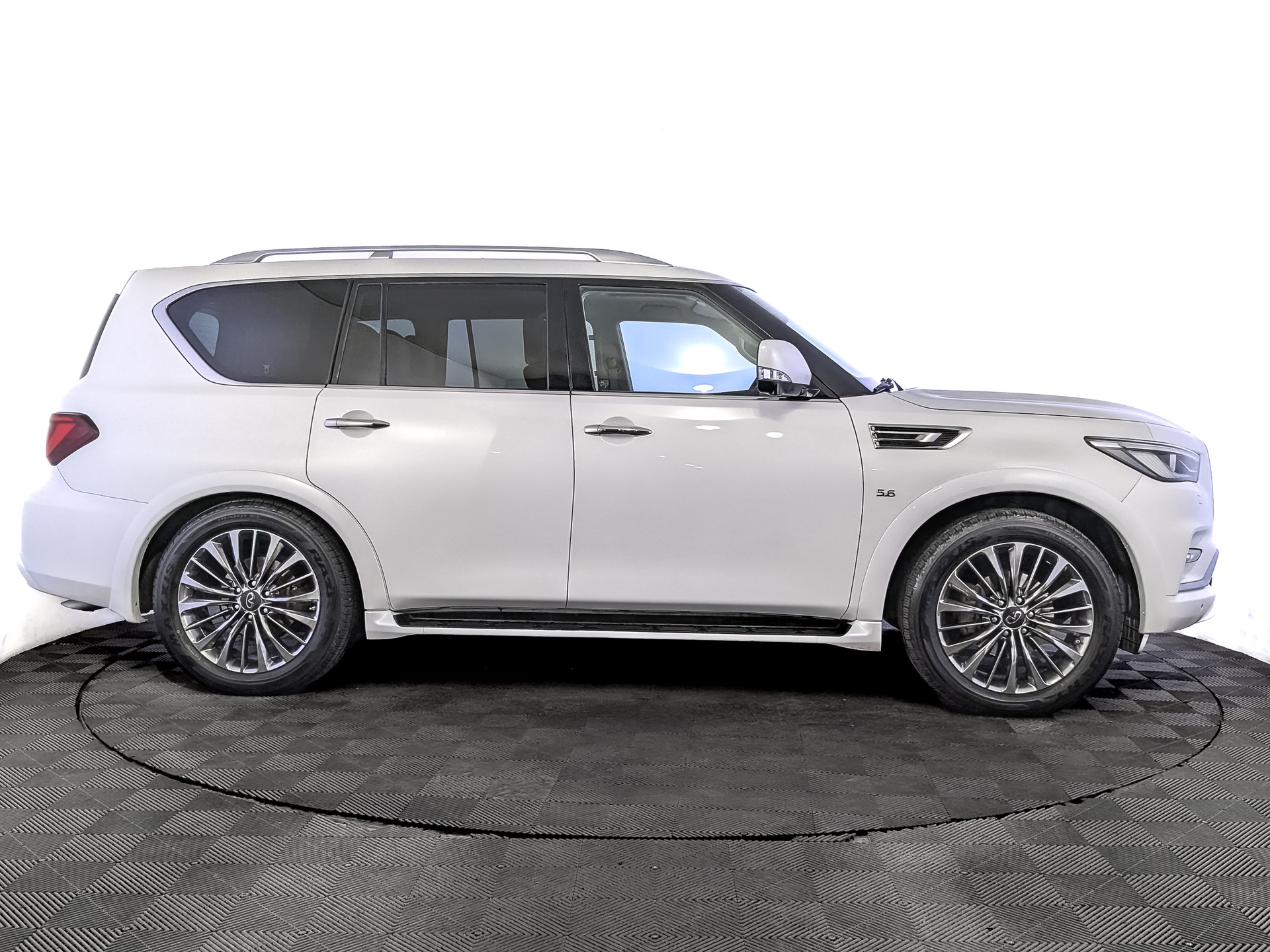 INFINITI QX80 5.60 (405 л.с), автомат, 2019, пробег 98 571 км