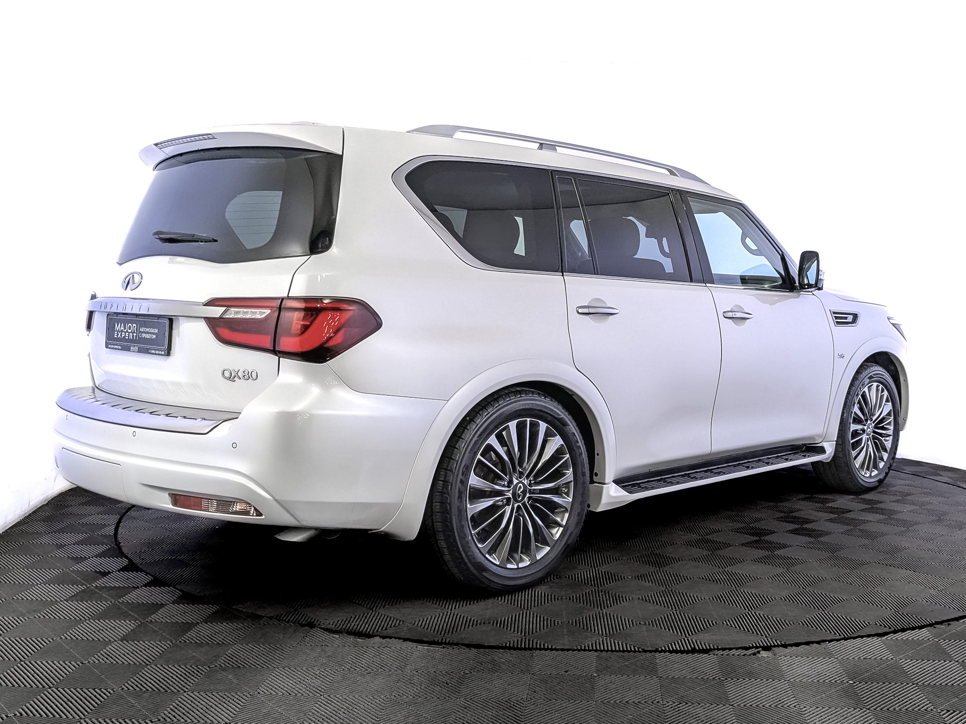 INFINITI QX80 5.60 (405 л.с), автомат, 2019, пробег 98 571 км
