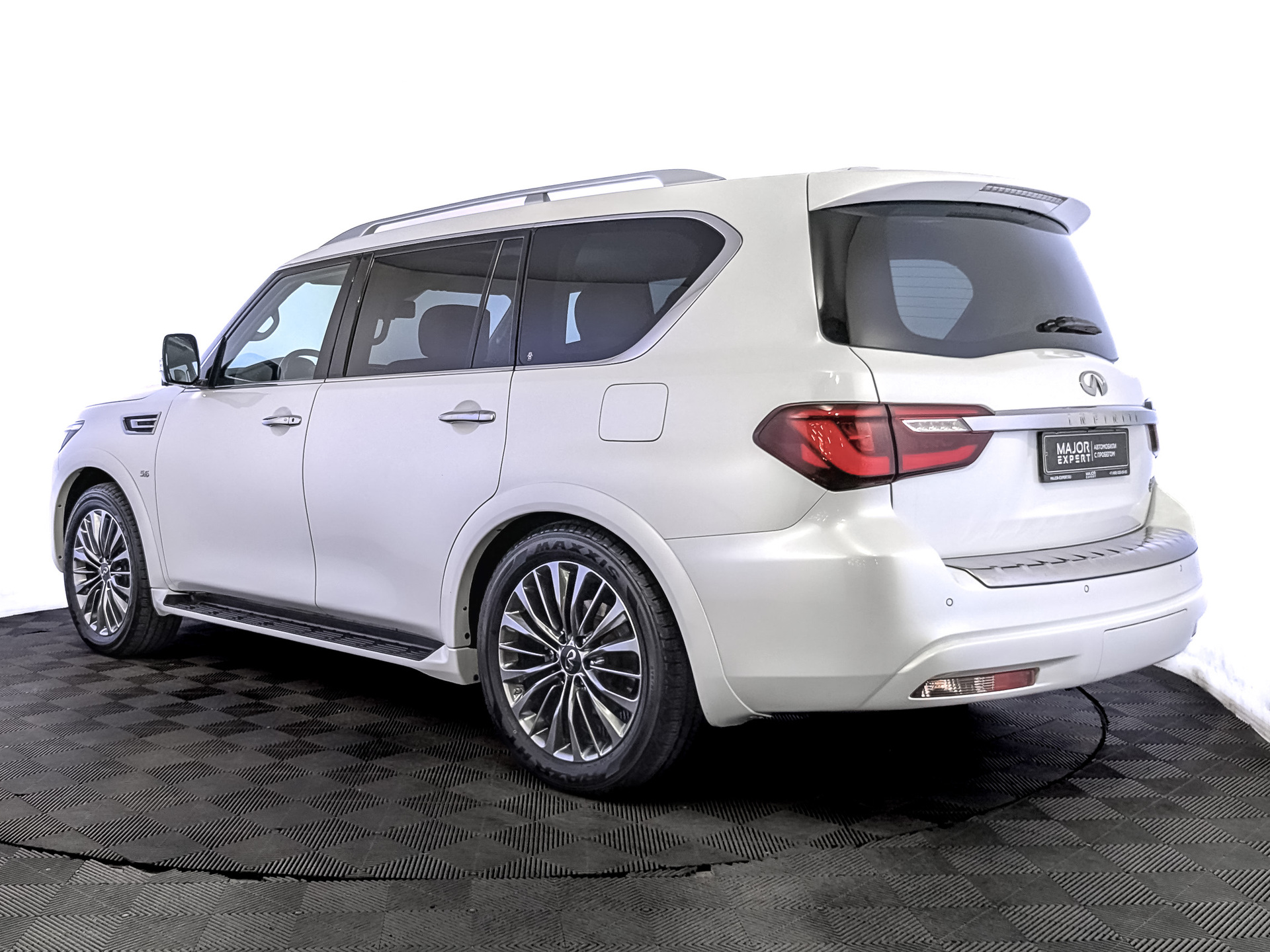 INFINITI QX80 5.60 (405 л.с), автомат, 2019, пробег 98 571 км