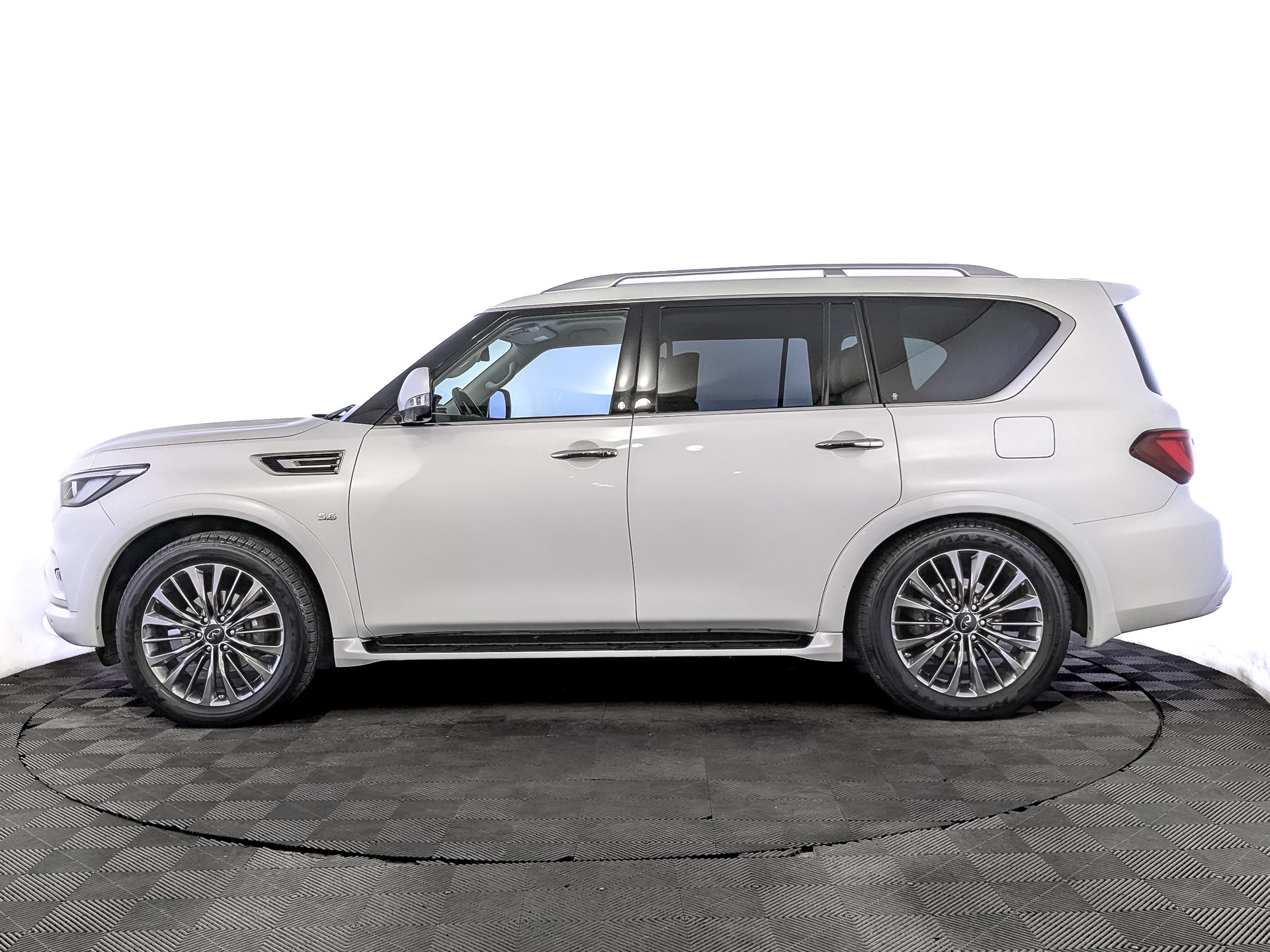 INFINITI QX80 5.60 (405 л.с), автомат, 2019, пробег 98 571 км