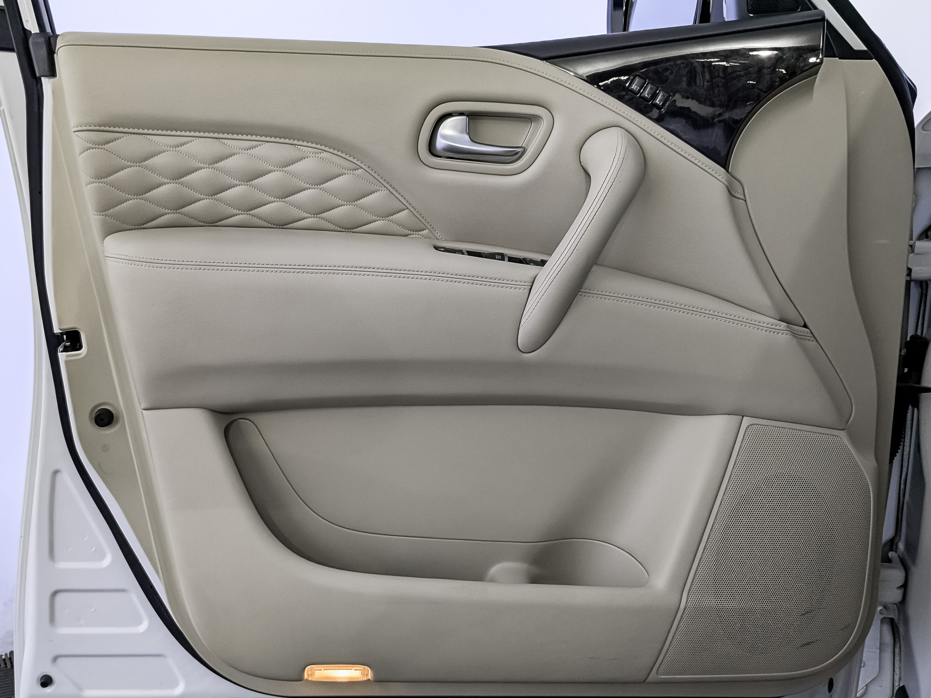 INFINITI QX80 5.60 (405 л.с), автомат, 2019, пробег 98 571 км