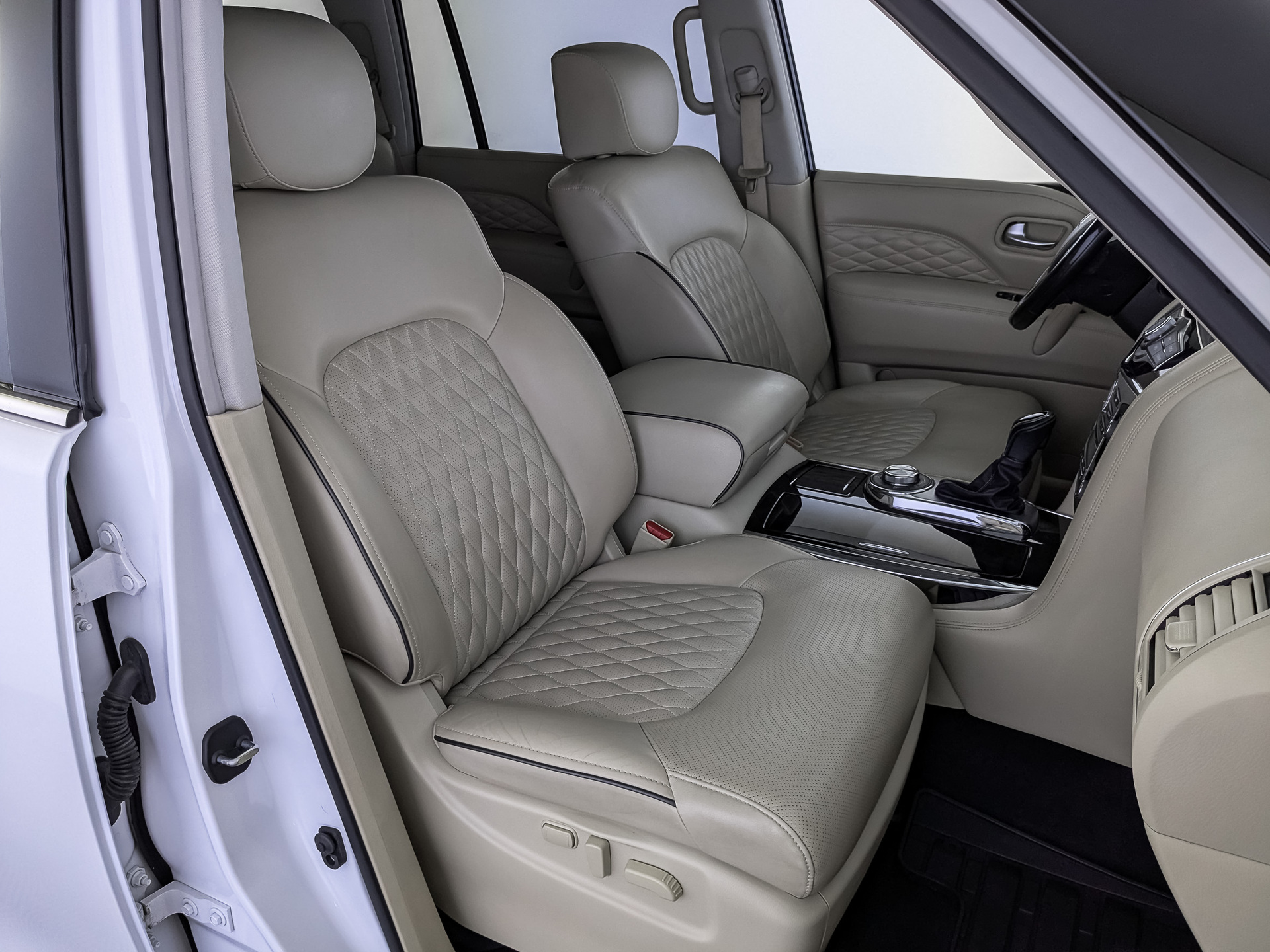 INFINITI QX80 5.60 (405 л.с), автомат, 2019, пробег 98 571 км