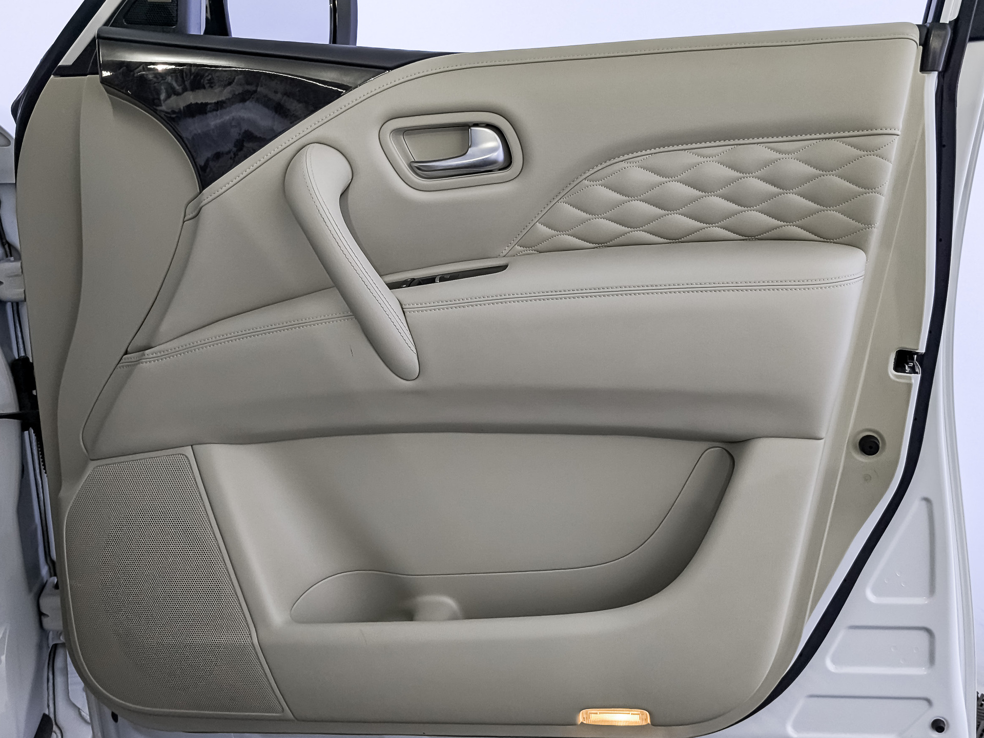 INFINITI QX80 5.60 (405 л.с), автомат, 2019, пробег 98 571 км