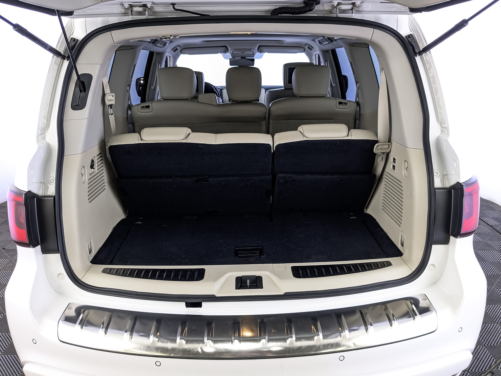 INFINITI QX80 5.60 (405 л.с), автомат, 2019, пробег 98 571 км