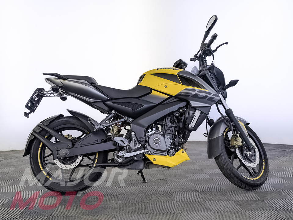 Bajaj Pulsar NS 200 - фото №1