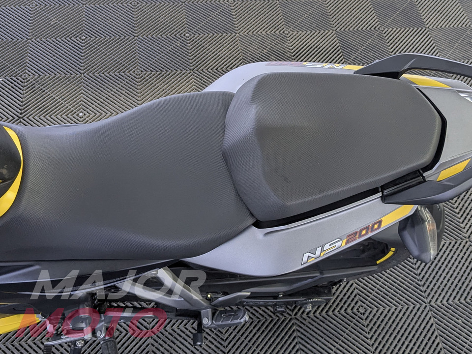 Bajaj Pulsar NS 200 - фото №9