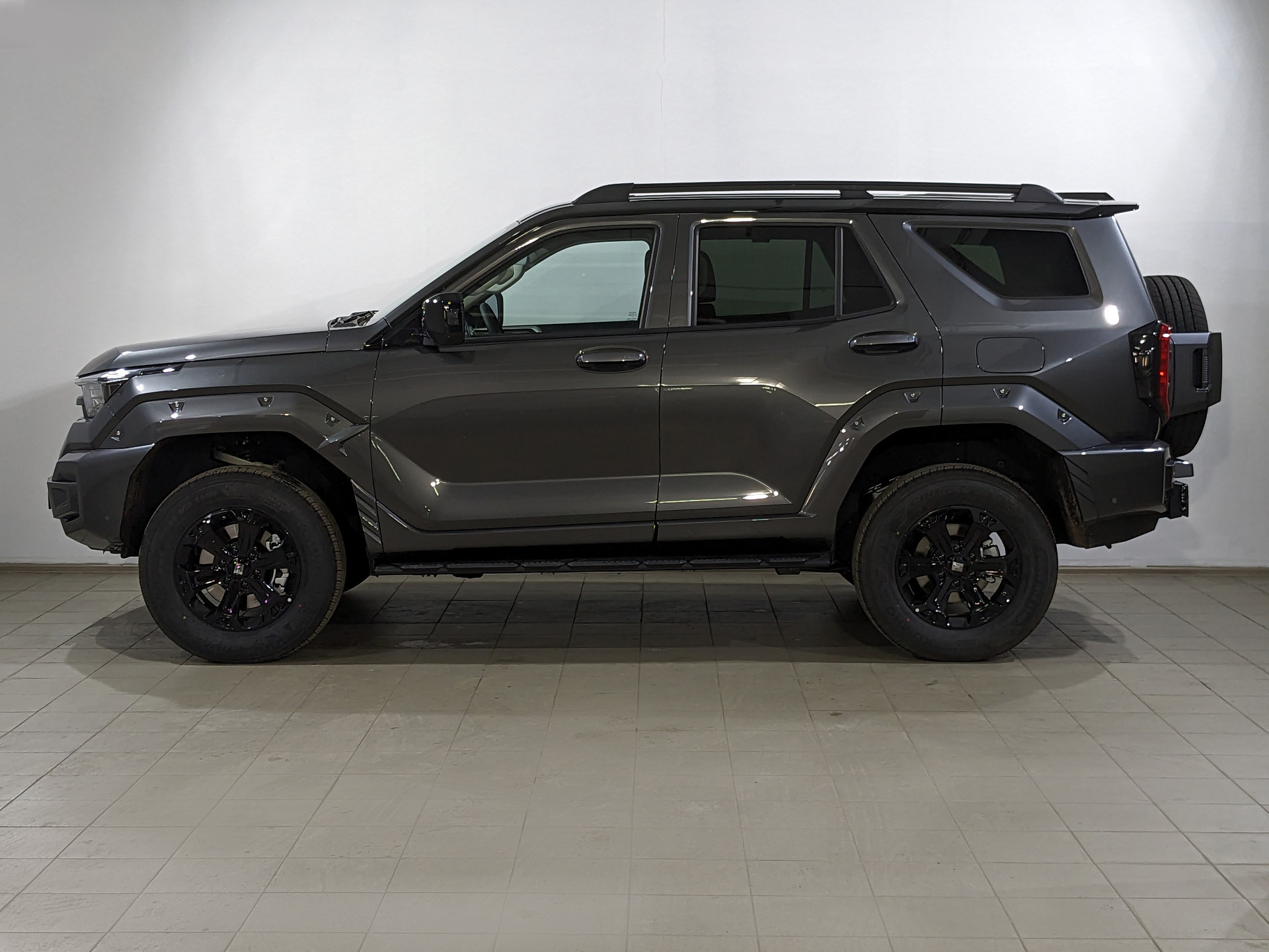 Фото Tank 400 Премиум (Premium) 2.0T/245 9AT 4WD
