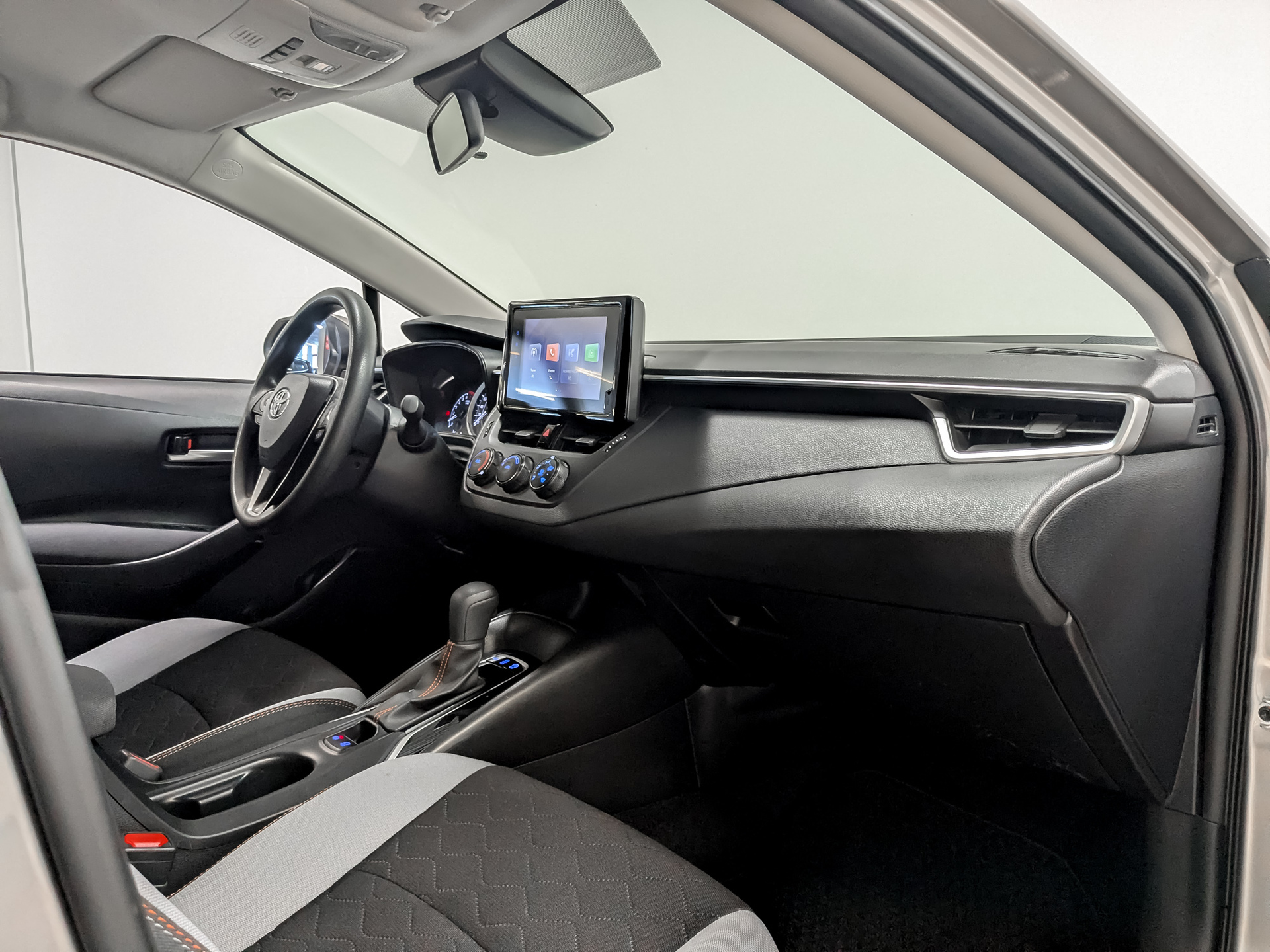 TOYOTA Corolla 1.20 (116 л.с), автомат, 2022, пробег 40 240 км
