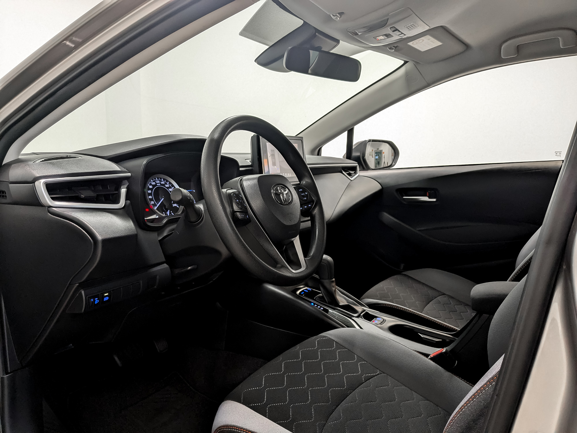 TOYOTA Corolla 1.20 (116 л.с), автомат, 2022, пробег 40 240 км
