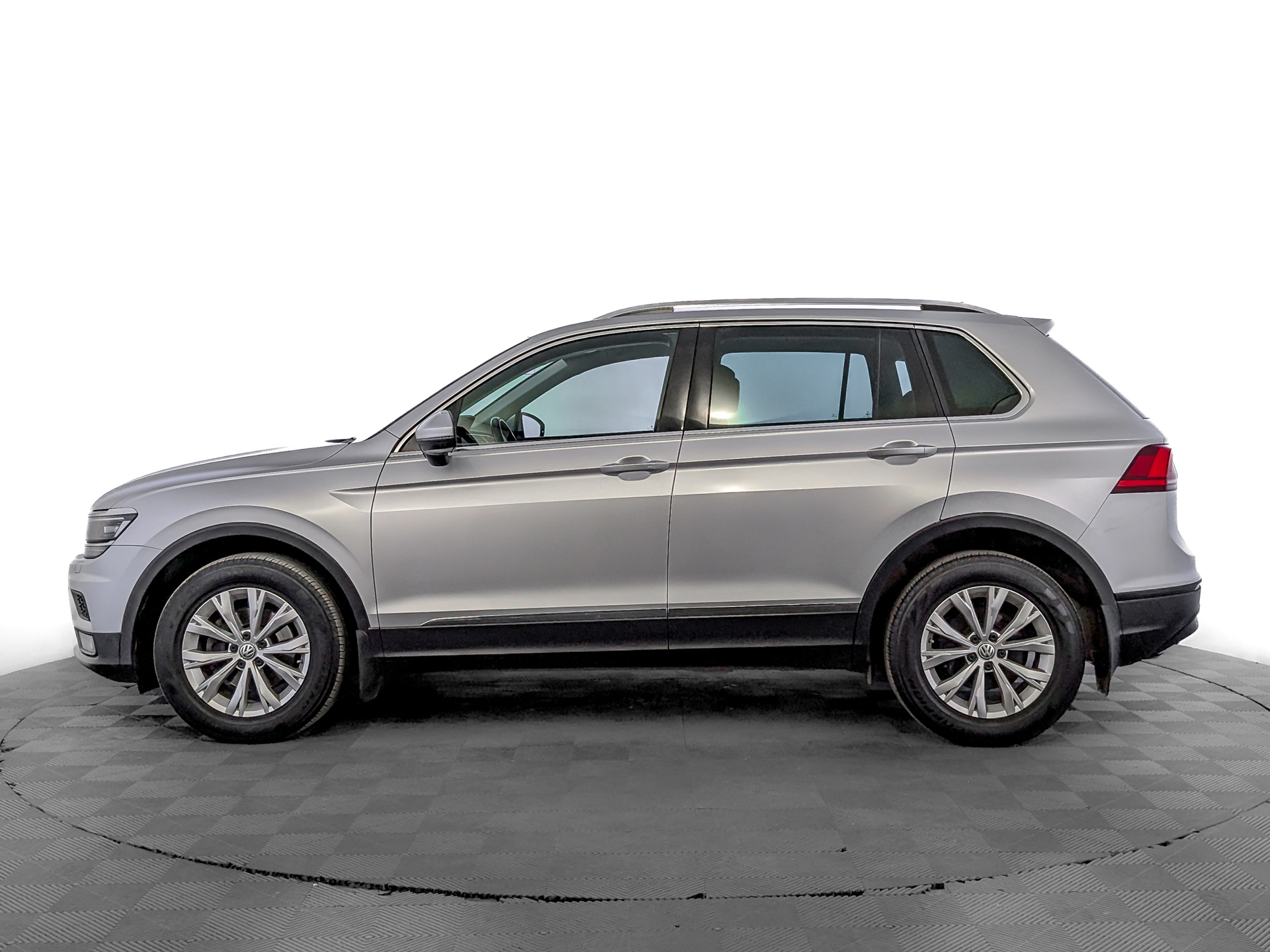 VOLKSWAGEN Tiguan 1.40 (150 л.с), автомат, 2017, пробег 125 740 км