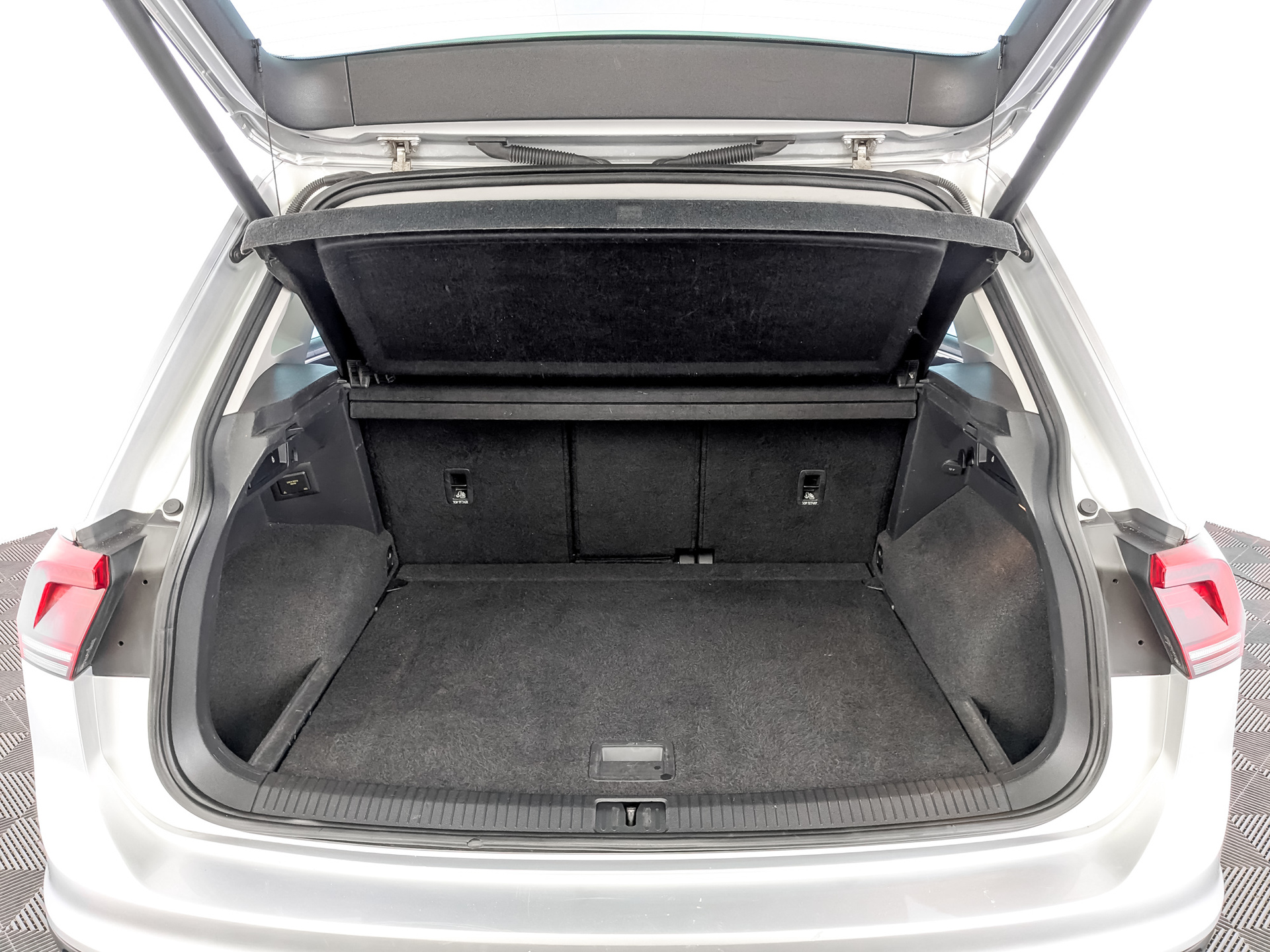 VOLKSWAGEN Tiguan 1.40 (150 л.с), автомат, 2017, пробег 125 740 км