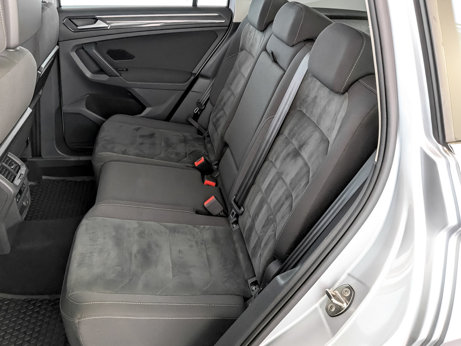 VOLKSWAGEN Tiguan 1.40 (150 л.с), автомат, 2017, пробег 125 740 км